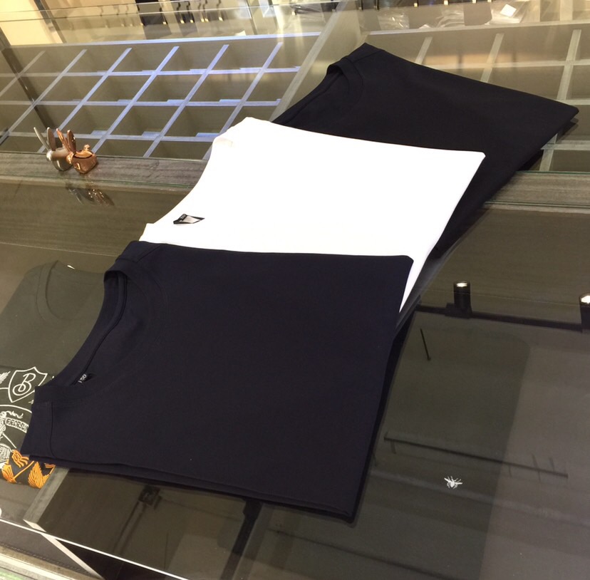 NO:142330,Ze Fat Brother Gospel Summer New Product, Snap All Versions in a flash!  Classic and fashionable versatile round neck short sleeves!  Customized silk-blend soft fabrics. Basic base shirts are indispensable for men's wardrobes. They can be matched with various clothing anytime and anywhere to meet your daily needs. The fabrics and factories we choose are all used by first-tier brands, so we recommend buying them!  Black/white/dark blue!  Size M~4XL (model/125 catties wear M), T-shirt, alexander wang19860909Ze家胖哥哥福音夏季新品 秒杀一切版本！经典时尚百搭圆领短袖！订制蚕丝混纺柔软面料 男人的衣柜都少不了基础打底衫 随时随地都可以拿来搭配各种服饰 满足您日常生活需求.我们所选择的面料及工厂都是一线品牌所使用的,推荐入手！黑色/白色/深蓝色！尺码M～4XL（模特/125斤穿M）,,T-shirt,alexander wang,Men's clothing