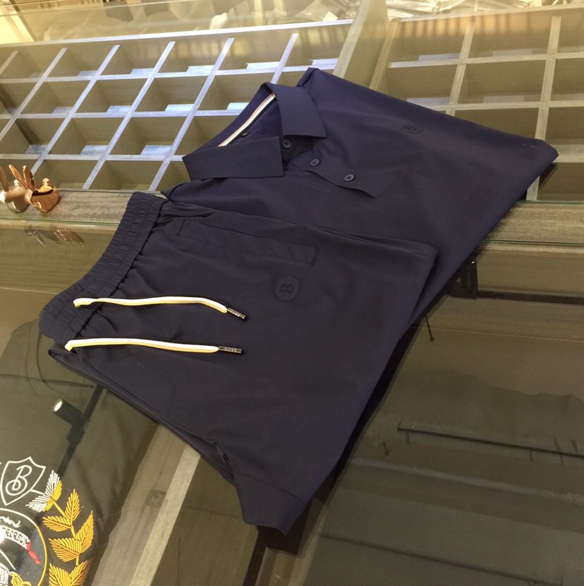 NO:151161,/Set Details of tops Boss Fat Brother Gospel New Summer Style is on sale. Classic simple style set, private channels are leaked, foreign trade company orders, domestic first-tier OEM factory produced, luxurious classic design, urban life, first-class quality!  A simple lapel boundless craft casual sports suit, handsome and personalized, simple and generous style design, bold and innovative design that breaks through the conventional style, still continues the popular ice silk fabric. It has good elasticity, tender and smooth feel, breathable, and comfortable. It is visually enough to instantly defeat those mediocre sports suits. Slim fit style, sports and leisure entertainment, are competent! 黑色/深蓝色！  Size M~4XL (model/125 catties wear M), alexander wang19860909/套 上衣细节图Boss胖哥哥福音夏季新款发售.经典简约款套装,私密渠道流出,外贸公司订单,国内一线代工厂出品,奢华经典设计,都市生活,品质一流！简约的一款翻领无边工艺休闲运动套装 有帅有个性 简洁大方的版型设计,突破常规的大胆创新设计,依然延续了热门的冰丝面料 弹力好,手感嫩滑 透气,舒服为主 在视觉上已经足以秒杀那些平庸的运动套装 修身版型,运动休闲娱乐,均可胜任！黑色/深蓝色！尺码M～4XL（模特/125斤穿M）,,alexander wang,Men's clothing