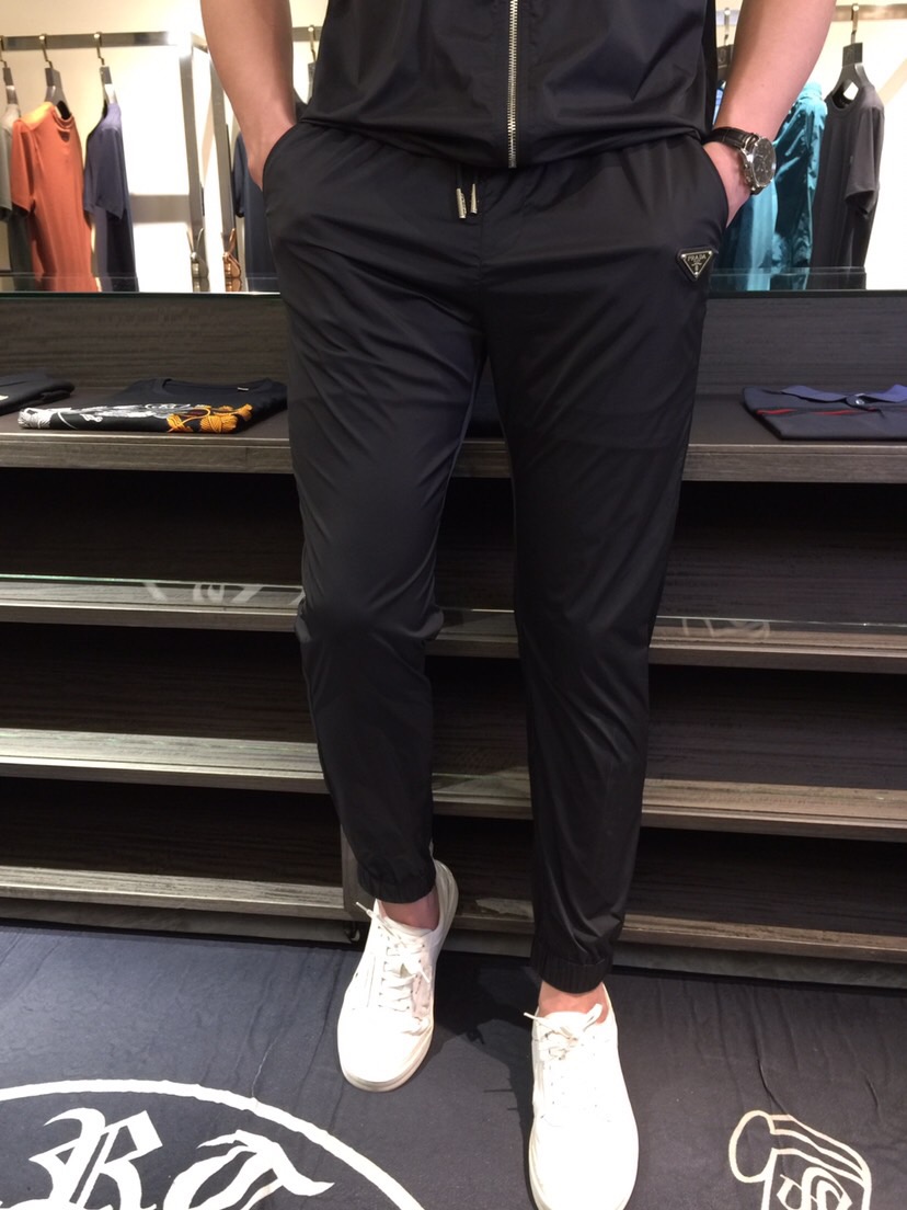 NO:151164,/Set Pants details P Home 2025 new product, men's summer sports and casual suit, lapel cardigan short-sleeved long combination, very practical for single wear, very smooth and comfortable imported fabric, 2025 summer series draws inspiration from the collection elements, suitable for wearing multiple age groups, and a variety of craftsmanship is integrated, the details are visible, exquisite and durable!  Black/green!  Size M~XXXL (model/125 catties wear M), T-shirt, alexander wang19860909/套 裤子细节P家2025新品,男士夏季运动休闲套装,翻领开衫短袖长款的组合,单穿也很实用,非常顺滑舒适的进口面料,2025夏季系列 典藏元素中汲取灵感,适合多个年龄段穿着,多种工艺融入 细节可见 精致又耐看！黑色/绿色！尺码M～XXXL（模特/125斤穿M）,,T-shirt,alexander wang,Men's clothing