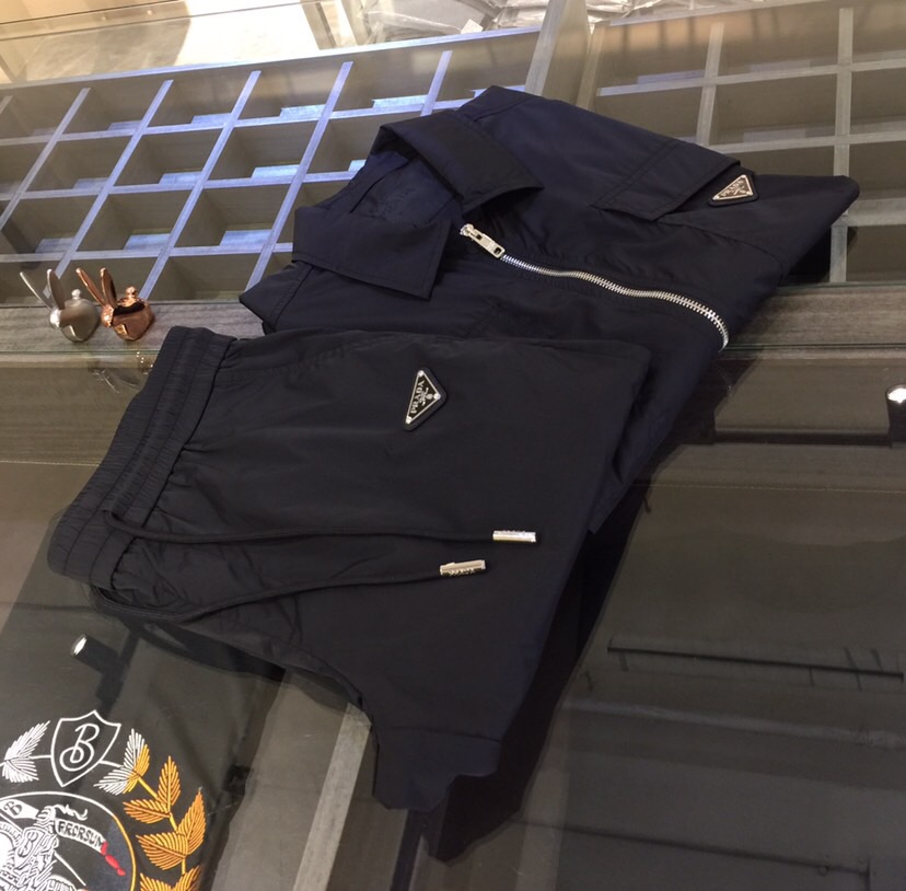 NO:151166,/Set Top details P Home 2025 new product, men's summer sports and casual suit, lapel cardigan short-sleeved long combination, very practical for single wear, very smooth and comfortable imported fabric, 2025 summer series draws inspiration from the collection elements, suitable for wearing multiple age groups, and a variety of craftsmanship is integrated, the details are visible, exquisite and durable!  Black/green!  Size M~XXXL (model/125 catties wear M), T-shirt, alexander wang19860909/套 上衣细节P家2025新品,男士夏季运动休闲套装,翻领开衫短袖长款的组合,单穿也很实用,非常顺滑舒适的进口面料,2025夏季系列 典藏元素中汲取灵感,适合多个年龄段穿着,多种工艺融入 细节可见 精致又耐看！黑色/绿色！尺码M～XXXL（模特/125斤穿M）,,T-shirt,alexander wang,Men's clothing