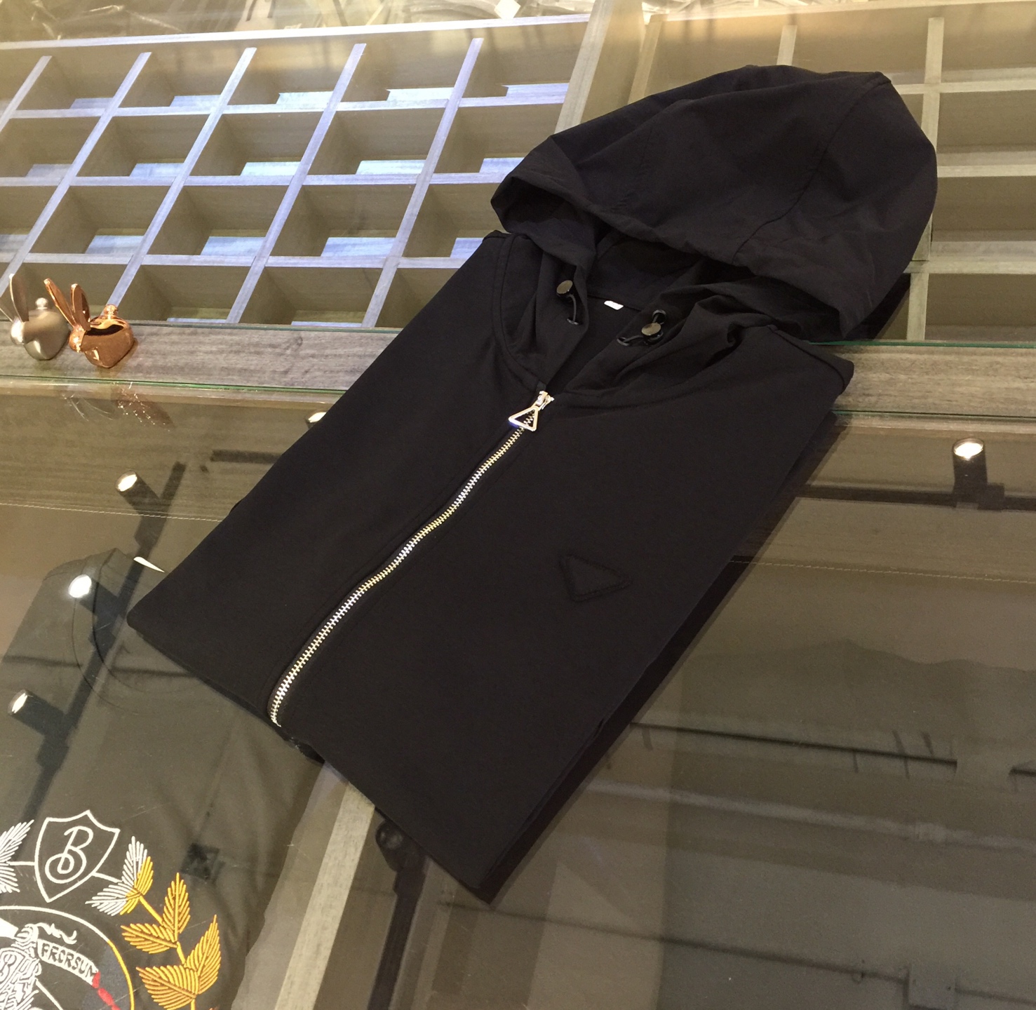 NO:151239,P Home 2025 Summer Latest Release of Short Sleeve Hooded Zipper Cardigan!  Technology polyester fiber mercerized fabric, breathable, comfortable, delicate and soft, all original and customized fabrics and accessories, low-key and high-end!  High-quality shipment, fashionable and stylish upper body!  Size M~XXXL (model 175/125 catties wear M), T-shirt,hats,alexander wang19860909P家2025夏季最新发布短袖连帽拉链开衫！科技聚酯纤维丝光面料,透气舒适细腻柔软,面料,辅料全部原版定制出品,低调高端！高品质出货,上身时尚有型！尺码M～XXXL（模特175/125斤穿M）,,T-shirt,hats,alexander wang,Men's clothing