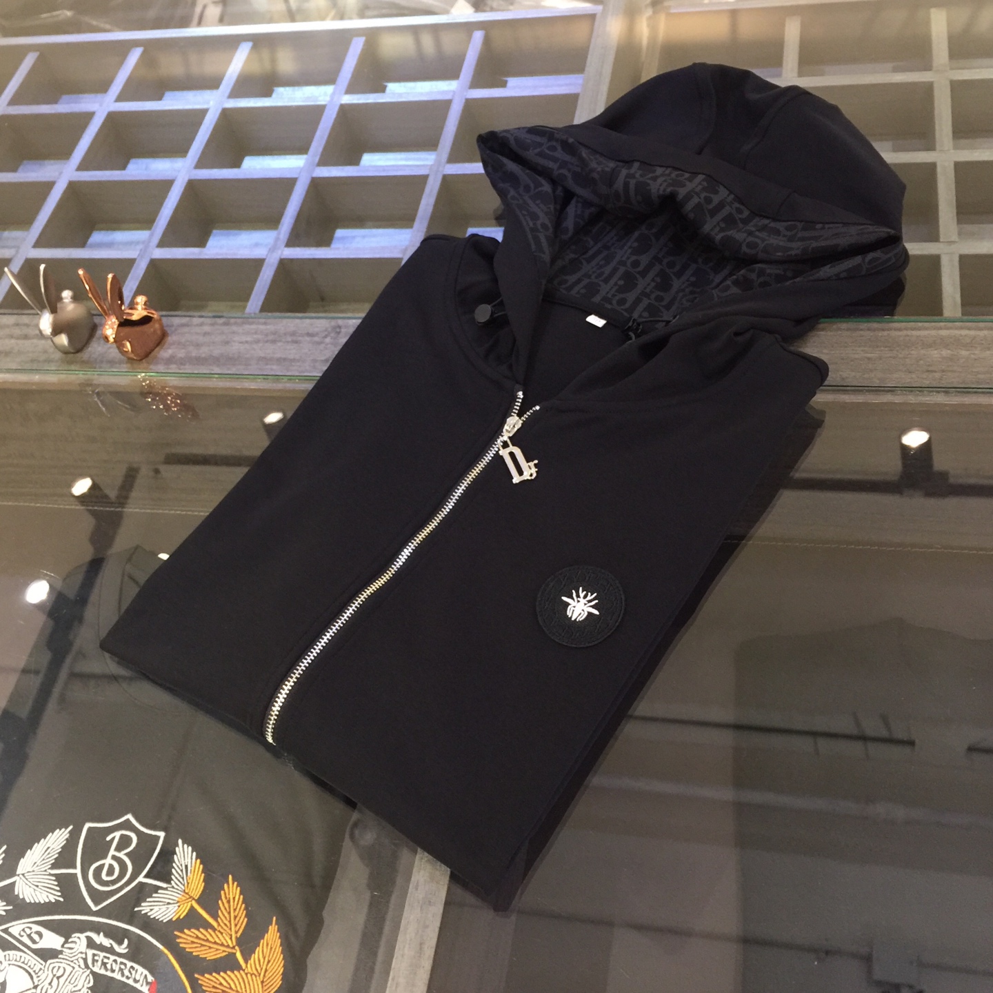 NO:151244,Dijia’s latest short-sleeved hooded zipper cardigan in summer 2025!  Technology polyester fiber mercerized fabric, breathable, comfortable, delicate and soft, all original and customized fabrics and accessories, low-key and high-end!  High-quality shipment, fashionable and stylish upper body!  Size M~XXXL (model 175/125 catties wear M), dior, T-shirt,hats,alexander wang19860909迪家2025夏季最新发布短袖连帽拉链开衫！科技聚酯纤维丝光面料,透气舒适细腻柔软,面料,辅料全部原版定制出品,低调高端！高品质出货,上身时尚有型！尺码M～XXXL（模特175/125斤穿M）,,dior,T-shirt,hats,alexander wang,Men's clothing