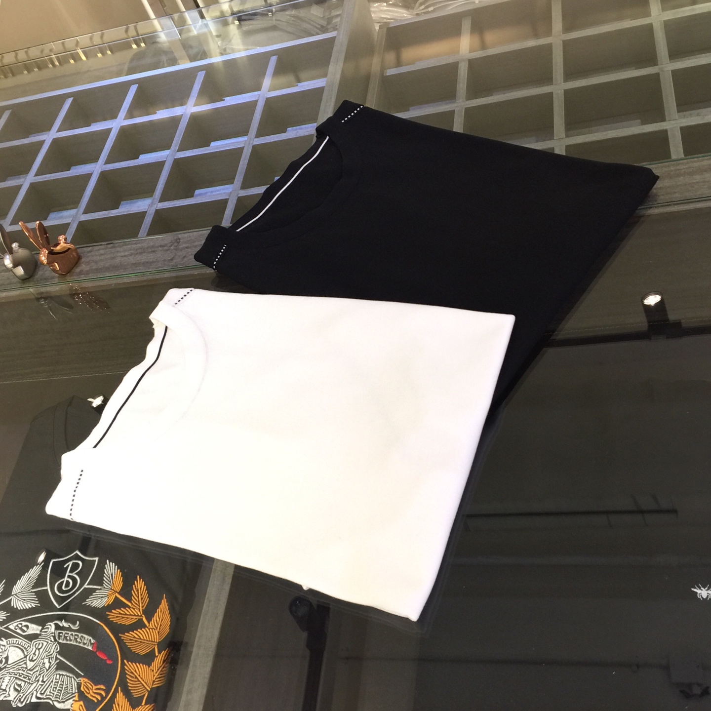 NO:151223,LP home luxury customization ZG gold dictionary solid color top recommendation Round-neck sweater → 60 16-needle arrow-molded pure cotton fabric, stylish outline, exquisite craftsmanship, absolutely luxurious, fashionable and face-saving upper body, customized version of the rich!  Black/white!  Size M~XXXL (model 175/125 catties wear M), loro piana, alexander wang19860909LP家奢华定制 ZG金典纯色顶级推荐 圆领针织衫 → 60支16针箭头纹针织纯棉面料 轮廓有型 精湛工艺 上身绝对奢华时尚有面子 土豪定制版！黑色/白色！尺码M～XXXL（模特175/125斤穿M）,,loro piana,alexander wang,Men's clothing