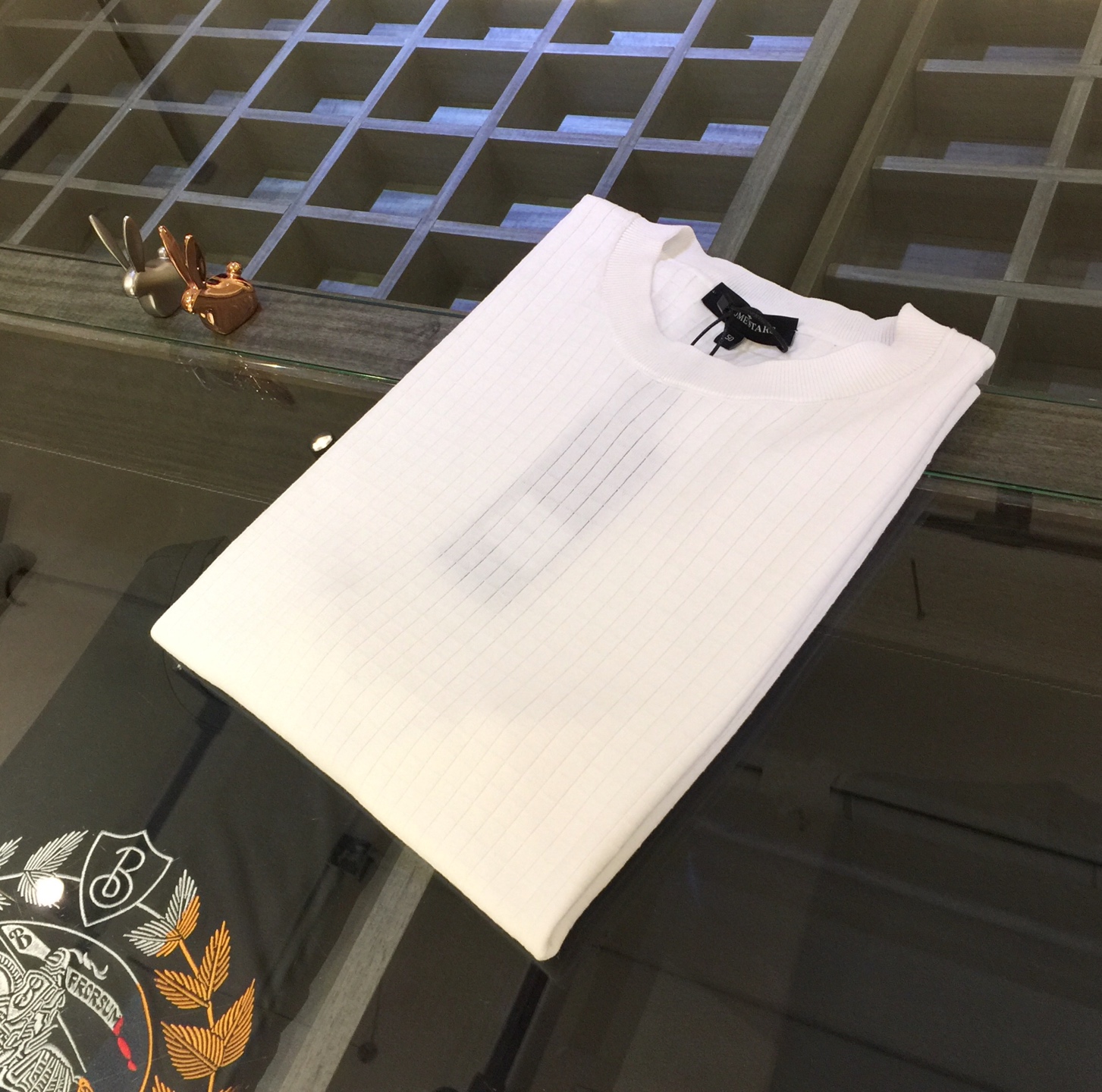 NO:151233,A big recommendation from the donkey!  The latest series of 2025AW, versatile commuting at work, elegant design, a must-have for business elites!  Use high-weight mulberry silk Yilit blended knitted foot cloth fabric!  Clothes chess lattice structure design!  Wen Ru is soft, delicate and soft, and the upper body is naturally comfortable. The round neck business casual slim fit can be worn both in business and leisure, which highlights the overall styling and slim body feel. The overall craftsmanship line is really impeccable. This kind of fashion all adds points to urban fashion people and has a more gentlemanly charm!  Size M~XXXL (model 175/125 catties wear M), louis vuitton,louis vuitton,alexander wang19860909驴家重磅推荐！2025AW最新系列 上班通勤百搭 富于优雅的设计感 商务精英必备！采用高克重桑蚕丝伊力特混纺针织起脚布面料！衣身棋格构织工艺设计！温儒柔软 细腻柔软 上身自然是舒适 圆领商务休闲修身款 无论是商务还是休闲时候都可穿搭 非常的凸显整体的造型感以及修身上身感 整体的工艺车线真的是无可挑剔的 这样的一款时装 无不为都市时尚人士加分 更加的绅士韵味十足范！尺码M～XXXL（模特175/125斤穿M）,,louis vuitton,louis vuitton,alexander wang,Men's clothing