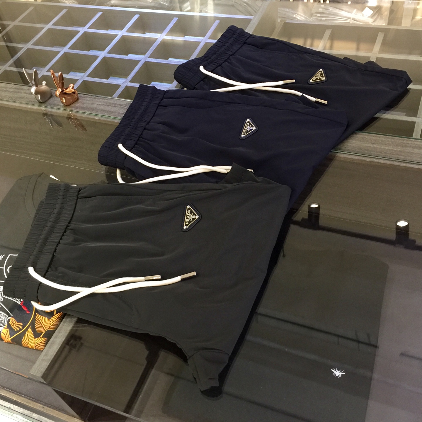 NO:158845,Pjia’s latest summer shorts in 2025. Production from OEM. Elastic waist design casual pants. Custom imported top four-sided elastic fabric. Good comfort. The upper body has no sense of restraint. High-end style, the upper body shows slender legs. It is definitely a rare good product. Black/dark blue/gray!  Size M～4XL (model/catties wear M), shorts, alexander wang19860909P家2025夏季最新款短裤.代工厂出品.松紧腰设计休闲裤 定制进口顶级四面弹面料.舒适度佳.上身毫无束缚感.高版型、上身显腿修长.绝对是不可多得的好货.黑色/深蓝色/灰色！尺码M～4XL（模特/斤穿M）,,shorts,alexander wang,Men's clothing