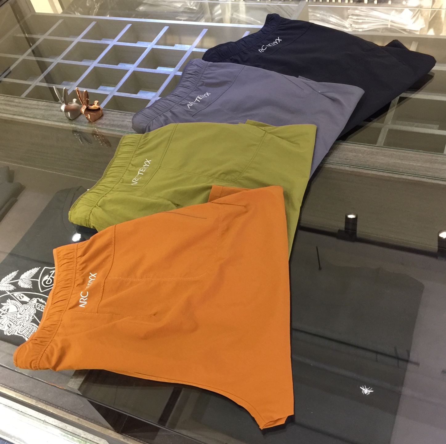 NO:158858,Home 2025 summer new style, the latest casual shorts. The original pants are casual and versatile, casual and lazy, high-end customized imported quick-drying elastic fabric, customized craftsmanship, full of comfort. High-end and atmospheric, the first choice in summer. Black/gray/fruit green/orange!  Size M~XXXL (model/125 wear M), shorts, alexander wang19860909家2025夏季新款,最新休闲短裤.原版裤型上身休闲百搭、随性慵懒范,高级定制进口速干弹力面料,订制工艺 舒适感爆棚.高端大气,夏季首选 .黑色/灰色/果绿色/橘色！尺码M～XXXL（模特/125穿M）,,shorts,alexander wang,Men's clothing