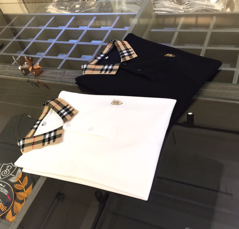 NO:158848,The latest summer series of Fat Brother B’s Gospel, versatile commuting to work, elegant design, a must-have for business elites, using mercerized bead floor cotton blend fabric, Wen Ru soft, delicate and soft, the upper body is naturally comfortable, lapel business casual slim fit style, can be worn in both business and leisure!  It highlights the overall styling and body-slimming feeling. The overall craftsmanship line is really impeccable. This kind of lapel fashion adds points to urban fashion people and has a more gentlemanly charm!  Black/white!  Size M~4XL (model/125 catties wear M), alexander wang19860909B家胖哥哥福音夏季最新系列 上班通勤百搭 富于优雅的设计感 商务精英必备 采用丝光珠地棉混纺面料 温儒柔软 细腻柔软 上身自然是舒适 翻领商务休闲修身款 无论是商务还是休闲时候都可穿搭！非常的凸显整体的造型感以及修身上身感 整体的工艺车线真的是无可挑剔的 这样的一款翻领时装 无不为都市时尚人士加分 更加的绅士韵味十足范！黑色/白色！尺码M～4XL（模特/125斤穿M）,,alexander wang,Men's clothing