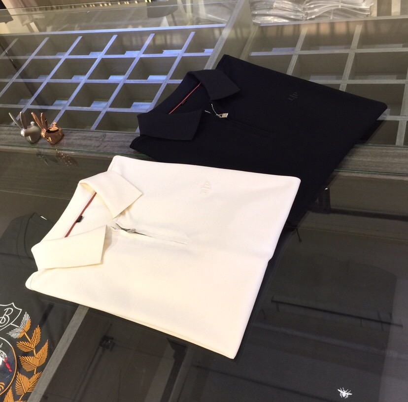 NO:158854,LP Home 2025AW latest series, versatile commuting to work, elegant design, a must-have for business elites, using high-quality mercerized bead floor cotton fabric, Wen Ru soft, delicate and soft, the upper body is naturally comfortable, the lapel half-zippered business casual slim fit, simple but not simple!  You can wear it in business or casual!  It highlights the overall styling and body-slimming feeling. The overall craftsmanship line is really impeccable. This kind of lapel fashion adds points to urban fashion people and has a more gentlemanly charm!  Black/Beige!  Size M~XXXL (model 175/125 catties wear M), loro piana, alexander wang19860909LP家2025AW最新系列 上班通勤百搭 富于优雅的设计感 商务精英必备 采用高克重丝光珠地棉面料 温儒柔软 细腻柔软 上身自然是舒适 翻领半拉链款商务休闲修身款 简约不简单！无论是商务还是休闲时候都可穿搭！非常的凸显整体的造型感以及修身上身感 整体的工艺车线真的是无可挑剔的 这样的一款翻领时装 无不为都市时尚人士加分 更加的绅士韵味十足范！黑色/米白色！尺码M～XXXL（模特175/125斤穿M）,,loro piana,alexander wang,Men's clothing