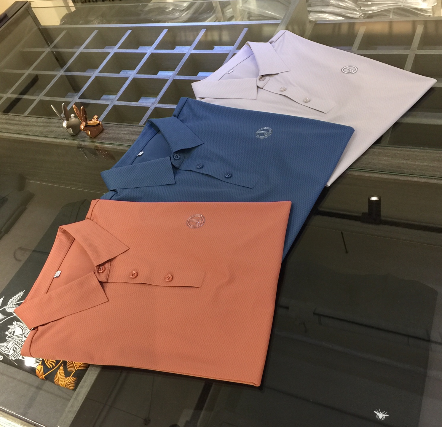 NO:477080,Dijia 2025 summer new product, instantly kill all versions!  Classic and fashionable versatile lapel short sleeves, customized tinsel cotton fabric, imported original seamless craftsmanship!  The fabric is soft and delicate. It can be used to match various clothing anytime and anywhere to meet your daily life needs. The fabrics and factories we choose are all used by first-tier brands, so we recommend buying them!  Grey/blue/rose red!  Size M~XXXL (model 175/125 catties wear M), dior, T-shirt, alexander wang19860909迪家2025夏季新品 秒杀一切版本！经典时尚百搭翻领短袖 订制天丝棉面料 进口原版无缝工艺！面料柔软细腻 随时随地都可以拿来搭配各种服饰 满足您日常生活需求.我们所选择的面料及工厂都是一线品牌所使用的,推荐入手！灰色/蓝色/玫红色！尺码M～XXXL（模特175/125斤穿M）,,dior,T-shirt,alexander wang,Men's clothing