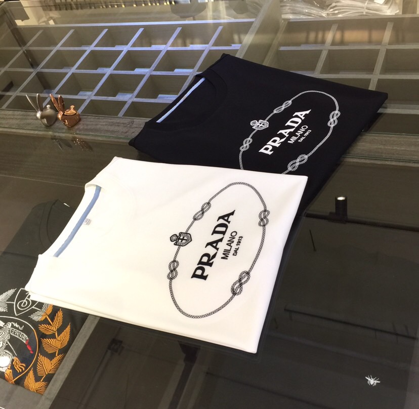 NO:160316,Pjia 2025 summer new product, instantly kill all versions!  Classic and fashionable versatile round neck short sleeves, exquisite three-dimensional embroidered logo design on the chest!  Customized mulberry silk ten-silk super soft fabric. Basic base shirts are indispensable for men's wardrobes. They can be matched with various clothing anytime and anywhere to meet your daily needs. The fabrics and factories we choose are all used by first-tier brands, so we recommend buying them!  Black/white!  Size M~XXXL (model/125 catties wear M), T-shirt, alexander wang19860909P家2025夏季新品 秒杀一切版本！经典时尚百搭圆领短袖 胸前精美立体刺绣Logo设计！订制桑蚕丝天丝超柔软面料 男人的衣柜都少不了基础打底衫 随时随地都可以拿来搭配各种服饰 满足您日常生活需求.我们所选择的面料及工厂都是一线品牌所使用的,推荐入手！黑色/白色！尺码M～XXXL（模特/125斤穿M）,,T-shirt,alexander wang,Men's clothing