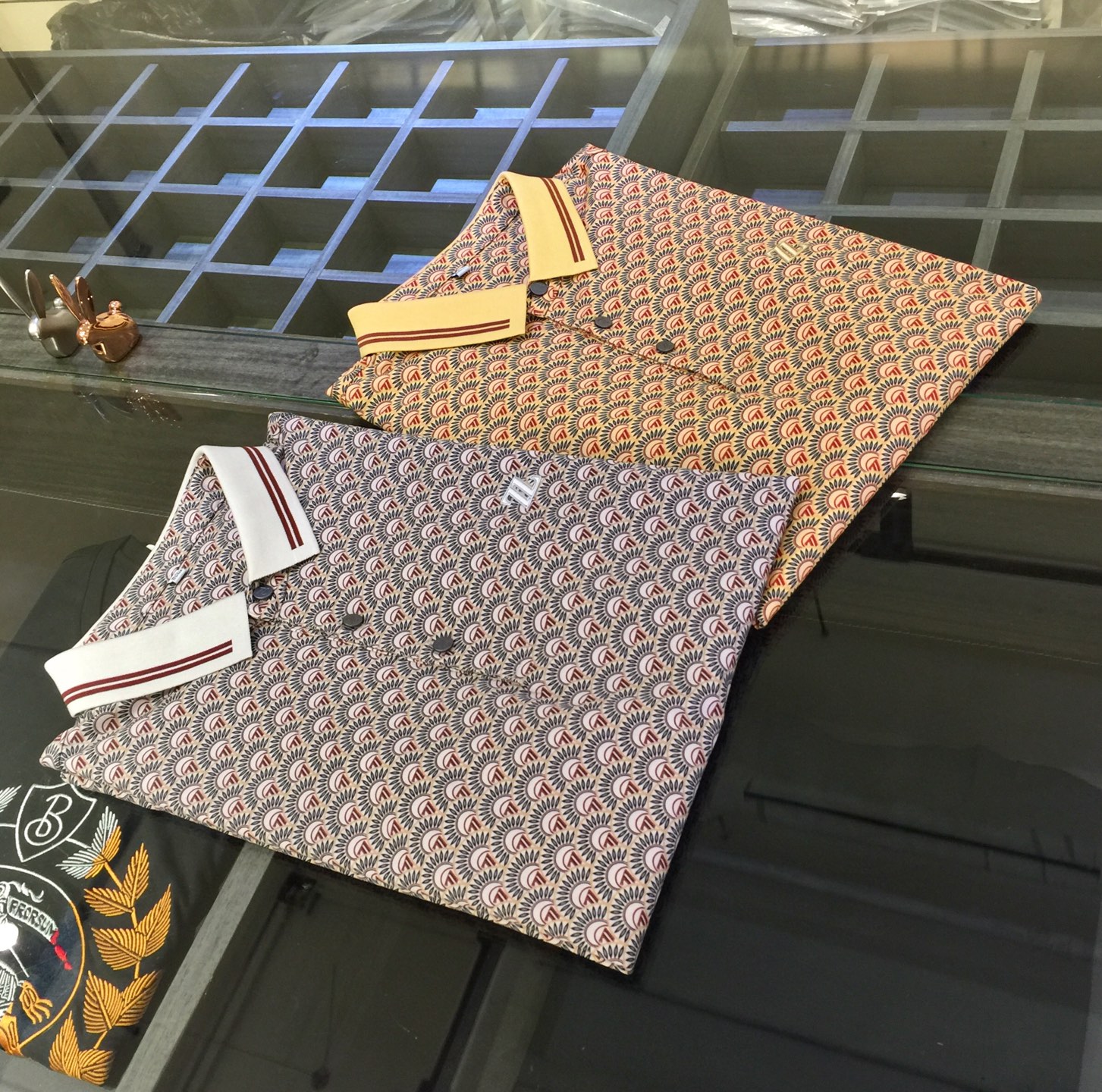 NO:160312,Ze Home's latest short-sleeved lapel shirt in summer 2025!  High-end silk cotton fabric, breathable, comfortable, delicate and soft, all original customized products, and high-end digital printing of the whole dress!  High-end quality!  High-quality shipment, fashionable and stylish upper body!  Yellow/white!  Size M~XXXL (model 175/125 catties wear M), T-shirt, alexander wang19860909Ze家2025夏季最新发布短袖翻领衫！高档天丝棉面料,透气舒适细腻柔软,面料,辅料全部原版定制出品,整衣高档数码印花！品质高端！高品质出货,上身时尚有型！黄色/白色！尺码M～XXXL（模特175/125斤穿M）,,T-shirt,alexander wang,Men's clothing