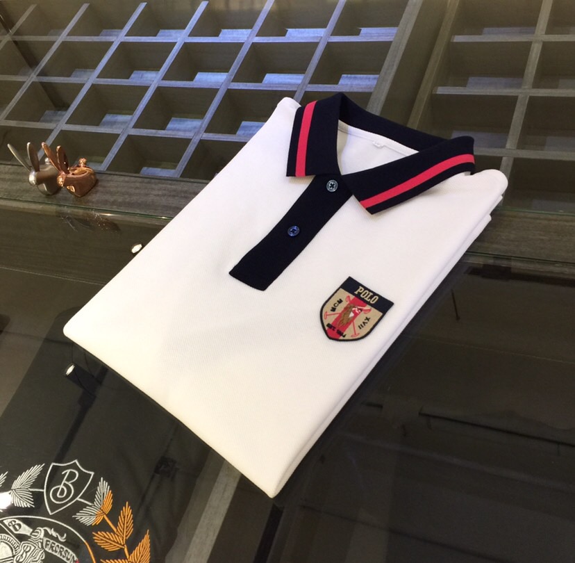 NO:474507,Paul's latest summer series in 2025, versatile commuting to work, elegant design, a must-have for business elites, using mercerized bead floor cotton blend fabric, Wen Ru soft, delicate and soft, the upper body is naturally comfortable, lapel business casual slim fit style, can be worn in both business and leisure!  It highlights the overall styling and body-slimming feeling. The overall craftsmanship line is really impeccable. This kind of lapel fashion adds points to urban fashion people and has a more gentlemanly charm!  Grey/dark blue/white!  Size M~XXXL (model/125 catties wear M), loewe, alexander wang19860909保罗家2025夏季最新系列 上班通勤百搭 富于优雅的设计感 商务精英必备 采用丝光珠地棉混纺面料 温儒柔软 细腻柔软 上身自然是舒适 翻领商务休闲修身款 无论是商务还是休闲时候都可穿搭！非常的凸显整体的造型感以及修身上身感 整体的工艺车线真的是无可挑剔的 这样的一款翻领时装 无不为都市时尚人士加分 更加的绅士韵味十足范！灰色/深蓝色/白色！尺码M～XXXL（模特/125斤穿M）,,loewe,alexander wang,Men's clothing