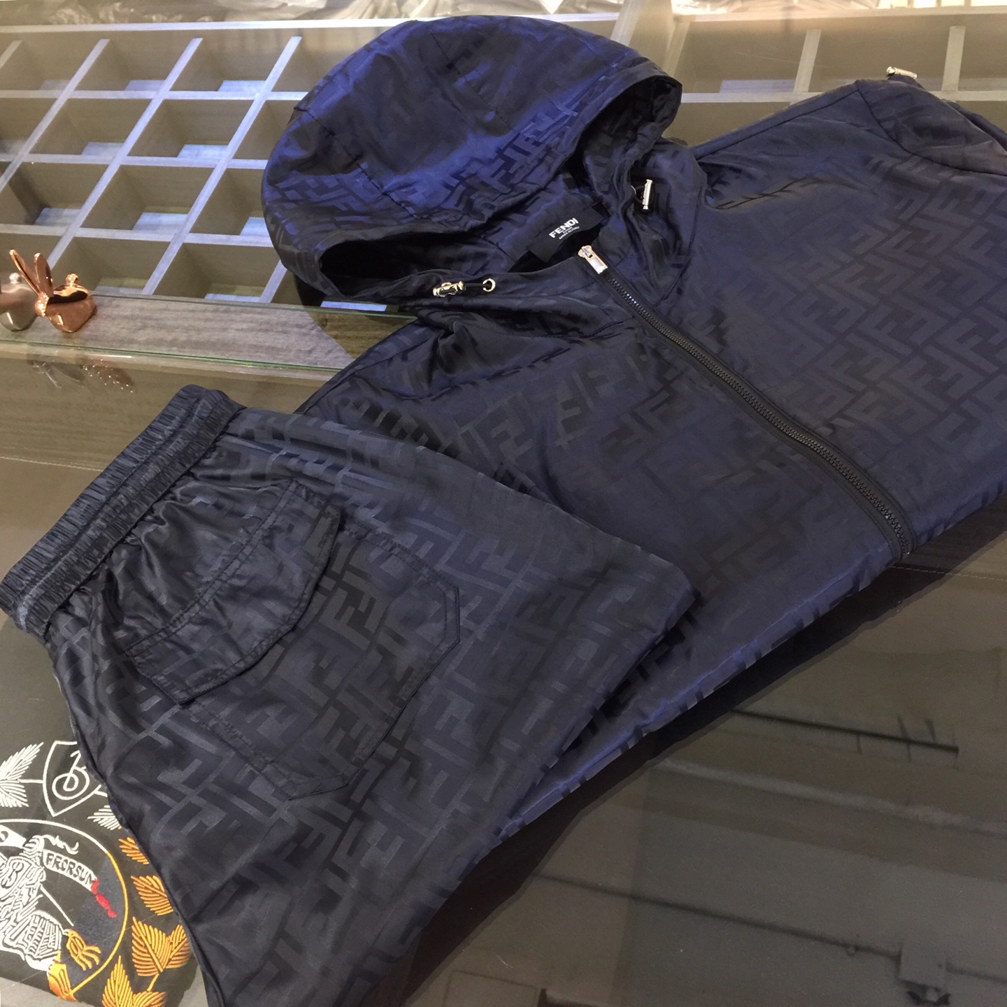 NO:474552,/Set F Home 2025 new product, men's summer sports and casual sun protection suit, a combination of hooded long-sleeved jacket and shorts, it is also very practical to wear alone, very smooth and comfortable imported sun protection fabric, 2025 summer series draws inspiration from the collection elements, suitable for wearing multiple age groups, with multiple craftsmanship integrated, details visible, exquisite and durable!  Dark blue!  Size M~XXXL (model 175/125 catties wear M), fendi, shorts, jackets & coats, hats, alexander wang19860909/套F家2025新品,男士夏季运动休闲防晒服套装,连帽长袖外套和短裤的组合,单穿也很实用,非常顺滑舒适的进口防晒面料,2025夏季系列 典藏元素中汲取灵感,适合多个年龄段穿着,多种工艺融入 细节可见 精致又耐看！深蓝色！尺码M～XXXL（模特175/125斤穿M）,,fendi,shorts,jackets & coats,hats,alexander wang,Men's clothing