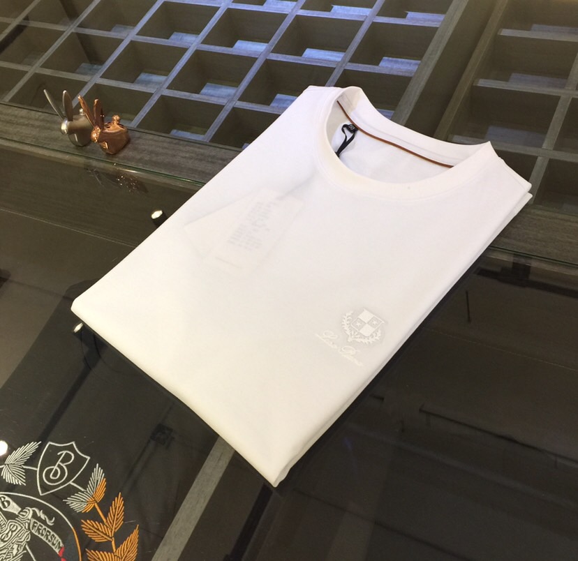 NO:453599,LP Fat Brother Gospel Summer New Product, Snap All Versions in a flash!  Classic and fashionable versatile round neck short sleeves, exquisite three-dimensional logo design on the chest!  Customized silk-blend soft fabrics. Basic base shirts are indispensable for men's wardrobes. They can be matched with various clothing anytime and anywhere to meet your daily needs. The fabrics and factories we choose are all used by first-tier brands, so we recommend buying them!  Black/white/coffee/gray-green!  Size M~4XL (model/125 catties wear M), loro piana, T-shirt, alexander wang19860909LP家胖哥哥福音夏季新品 秒杀一切版本！经典时尚百搭圆领短袖 胸前精美立体Logo设计！订制蚕丝混纺柔软面料 男人的衣柜都少不了基础打底衫 随时随地都可以拿来搭配各种服饰 满足您日常生活需求.我们所选择的面料及工厂都是一线品牌所使用的,推荐入手！黑色/白色/咖色/灰绿色！尺码M～4XL（模特/125斤穿M）,,loro piana,T-shirt,alexander wang,Men's clothing