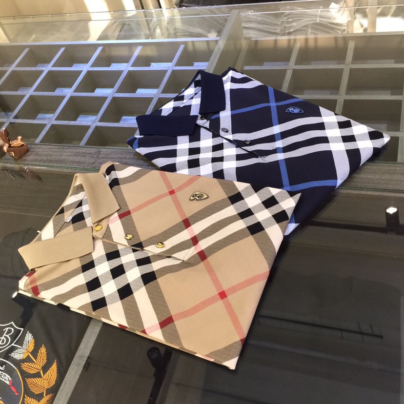 NO:472236,B Home 2025 summer new product, high-end customization, the most classic and versatile and handsome lapel shirt, symmetrical digital plaid design!  The consistent good style can express the male body neatly and capable. Custom mercerized cotton blend fabric imported from Italy is soft and silky, delicate, and super comfortable on the upper body!  It is still the OEM level of a large manufacturer, and all turning workers, edge handling and routing are demanding perfection!  Simple and generous, the upper body is very fashionable, young and concise!  !  This top-quality praise is elegant gentlemanly style!  Blue/Khaki!  Size M~XXXL (model 175/125 catties wear M), alexander wang19860909B家2025夏季新品 高级定制 最经典百搭帅气翻领衫 对称数码格纹设计！一贯的好版型 可以将男性的体态表现的利落而干练 意大利进口定制丝光棉混纺面料 柔顺丝滑 手感细腻 上身超级舒服！依旧是大厂的代工水平,所有车工、包边、走线都苛求完美！简单大方 上身非常时尚、年轻、简练精神！！此款上品的赞誉 雅致的绅士风格！蓝色/卡其色！尺码M～XXXL（模特175/125斤穿M）,,alexander wang,Men's clothing