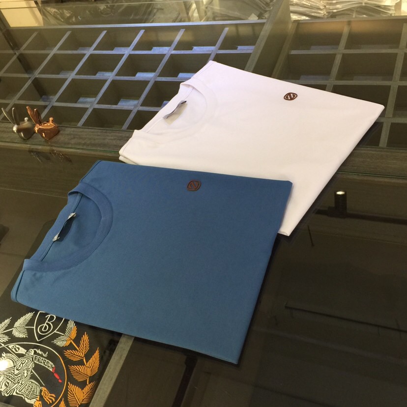 NO:452250,Zejia's new summer products in 2025, classic and fashionable versatile round neck half-sleeved shirt, woven mercerized cotton-linen blended fabric, soft and delicate fabric, fine thread splicing!  Basic base shirts are indispensable for men's wardrobes. They can be matched with various clothing anytime and anywhere to meet your daily needs. The fabrics and factories we choose are all used by first-tier brands, and the clothes are designed very atmospheric and fashionable and high-end goods!  Dears, hurry up and buy it!  White/Blue!  Size M~XXXL (model/125 catties wear M), alexander wang19860909Ze家2025夏季新品 经典时尚百搭圆领半袖衫 订织丝光棉麻混纺面料 面料柔软细腻 精细螺纹拼接！男人的衣柜都少不了基础打底衫 随时随地都可以拿来搭配各种服饰 满足您日常生活需求.我们所选择的面料及工厂都是一线品牌所使用的,衣服设计非常的大气时尚 高档货物！亲们赶紧入手！白色/蓝色！尺码M～XXXL（模特/125斤穿M）,,alexander wang,Men's clothing