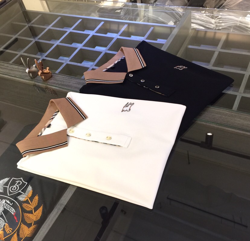 NO:500661,B Family's latest summer series in 2025, versatile commuting to work, elegant design, a must-have for business elites, using mercerized bead floor cotton blend fabric, Wen Ru soft, delicate and soft, the upper body is naturally comfortable, lapel business casual slim fit style, can be worn in both business and leisure!  It highlights the overall styling and body-slimming feeling. The overall craftsmanship line is really impeccable. This kind of lapel fashion adds points to urban fashion people and has a more gentlemanly charm!  Black/beige!  Size M~XXXL (model/125 catties wear M), alexander wang19860909B家2025夏季最新系列 上班通勤百搭 富于优雅的设计感 商务精英必备 采用丝光珠地棉混纺面料 温儒柔软 细腻柔软 上身自然是舒适 翻领商务休闲修身款 无论是商务还是休闲时候都可穿搭！非常的凸显整体的造型感以及修身上身感 整体的工艺车线真的是无可挑剔的 这样的一款翻领时装 无不为都市时尚人士加分 更加的绅士韵味十足范！黑色/米色！尺码M～XXXL（模特/125斤穿M）,,alexander wang,Men's clothing