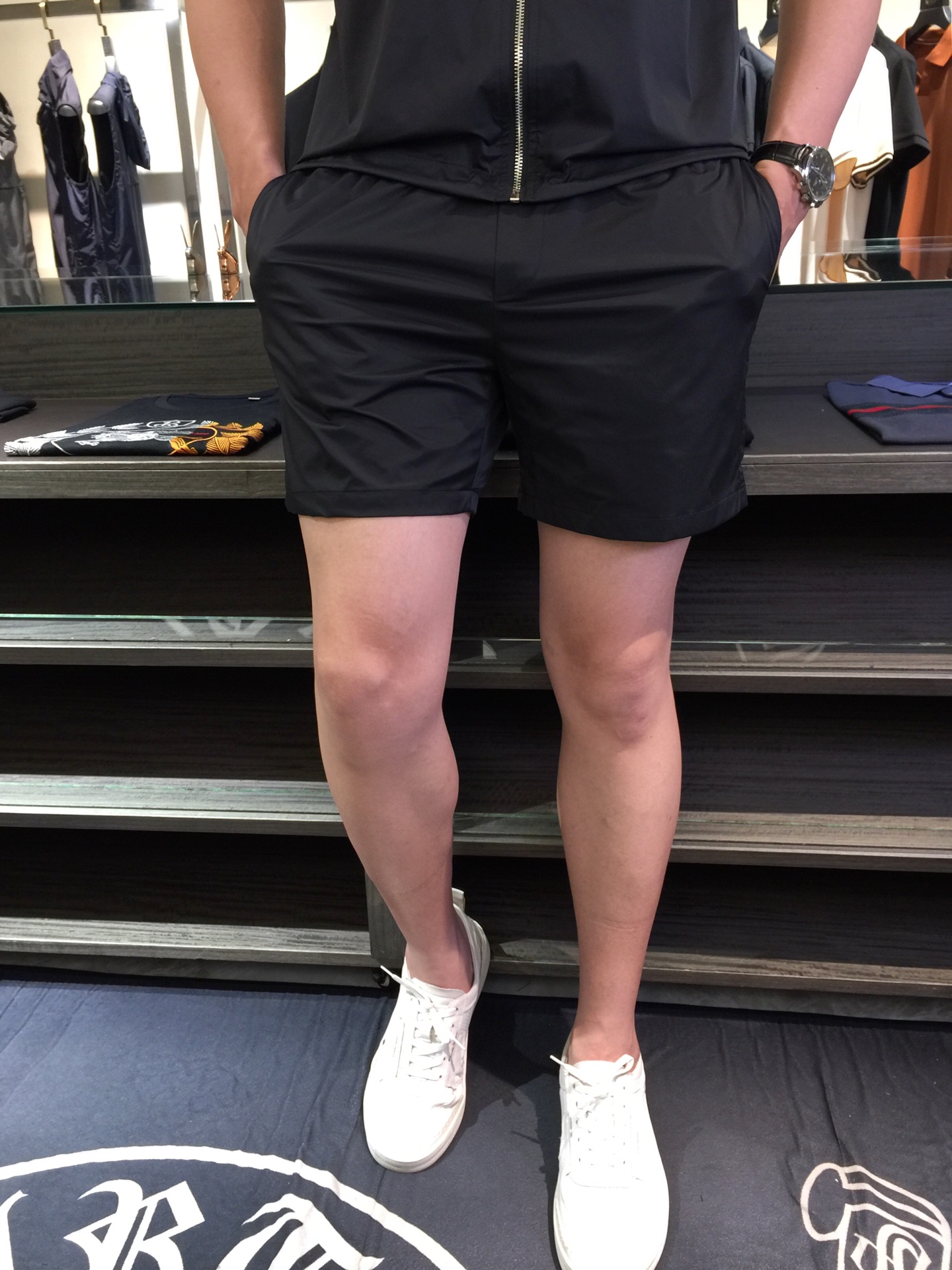 NO:500724,/Sets Shorts details P Home 2025 new product, men's summer sports and casual suit, lapel cardigan short-sleeved shorts combination, single wear is also very practical, very smooth and comfortable imported fabric, 2025 summer series draws inspiration from the collection elements, suitable for wearing multiple age groups, and a variety of craftsmanship is integrated, the details are visible, exquisite and durable!  Black/green!  Size M~XXXL (model/125 catties wear M), shorts, T-shirt, alexander wang19860909/套 短裤细节P家2025新品,男士夏季运动休闲套装,翻领开衫短袖短裤的组合,单穿也很实用,非常顺滑舒适的进口面料,2025夏季系列 典藏元素中汲取灵感,适合多个年龄段穿着,多种工艺融入 细节可见 精致又耐看！黑色/绿色！尺码M～XXXL（模特/125斤穿M）,,shorts,T-shirt,alexander wang,Men's clothing