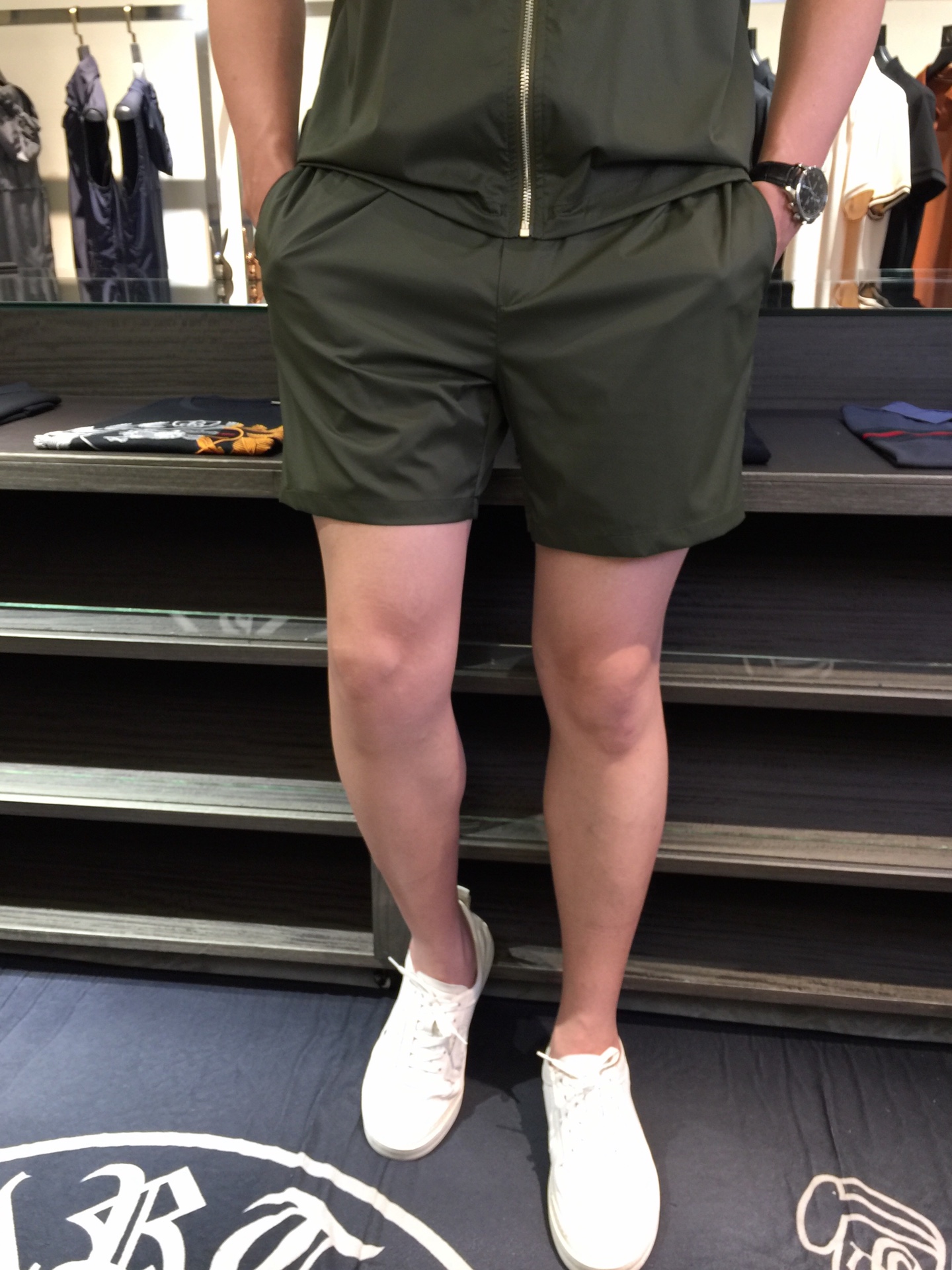 NO:500736,/Sets Shorts details P Home 2025 new product, men's summer sports and casual suit, lapel cardigan short-sleeved shorts combination, single wear is also very practical, very smooth and comfortable imported fabric, 2025 summer series draws inspiration from the collection elements, suitable for wearing multiple ages, multiple craftsmanship is integrated, details are visible, exquisite and durable!  Black/green!  Size M~XXXL (model/125 catties wear M), shorts, T-shirt, alexander wang19860909/套 短裤细节P家2025新品,男士夏季运动休闲套装,翻领开衫短袖短裤的组合,单穿也很实用,非常顺滑舒适的进口面料,2025夏季系列 典藏元素中汲取灵感,适合多个年龄段穿着,多种工艺融入 细节可见 精致又耐看！黑色/绿色！尺码M～XXXL（模特/125斤穿M）,,shorts,T-shirt,alexander wang,Men's clothing