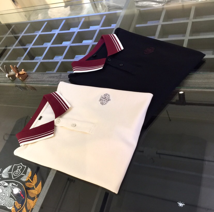 NO:499027,LP Home 2025AW latest series, versatile commuting to work, elegant design, a must-have for business elites, collar color-blocking threads!  It uses Gaoke heavy mercerized bead floor fabric. Wen Ru is soft, delicate and soft. The upper body is naturally comfortable. The lapel business and casual slim fit can be worn in both business and leisure. It highlights the overall styling and slim feel. The overall craftsmanship line is really impeccable. This kind of lapel fashion adds points to urban fashion people and has a more gentlemanly charm!  Black/Beige!  Size M~XXXL (model/125 catties wear M), loro piana, alexander wang19860909LP家2025AW最新系列 上班通勤百搭 富于优雅的设计感 商务精英必备 领子拼色螺纹！采用高克重丝光珠地面料 温儒柔软 细腻柔软 上身自然是舒适 翻领商务休闲修身款 无论是商务还是休闲时候都可穿搭 非常的凸显整体的造型感以及修身上身感 整体的工艺车线真的是无可挑剔的 这样的一款翻领时装 无不为都市时尚人士加分 更加的绅士韵味十足范！黑色/米白色！尺码M～XXXL（模特/125斤穿M）,,loro piana,alexander wang,Men's clothing