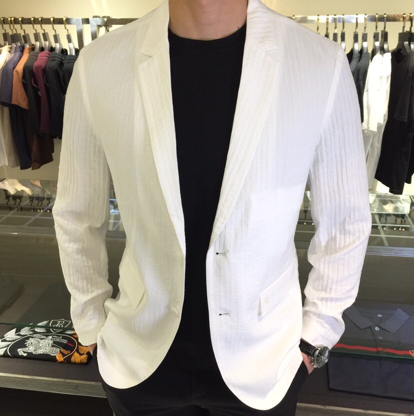 NO:499033,Dijia high-end customization 2025ss spring and summer new style, elegant temperament, business casual wrinkle craftsmanship blazer!  The style and tailoring are quite stylish. This item is more stylish and rigorous enough. It is light and delicate. It is full of fabrics. The same color embroidered logo in the pocket is enough. It is fashionable, low-key and stylish. It is versatile. This is the classic. Black/white!  Size M~XXXL (model/125 catties wear M), dior, jackets & coats, business suit, alexander wang19860909迪家高级定制 2025ss春夏新款 高雅气质商务休闲皱褶工艺西装外套！版型和剪裁都相当有型,这种比较有格调又足够严谨的单品,轻盈细腻全客供面料,口袋处同色系刺绣Logo.足够的时髦、低调、有型.百搭不厌,这就是经典.黑色/白色！尺码M～XXXL（模特/125斤穿M）,,dior,jackets & coats,business suit,alexander wang,Men's clothing