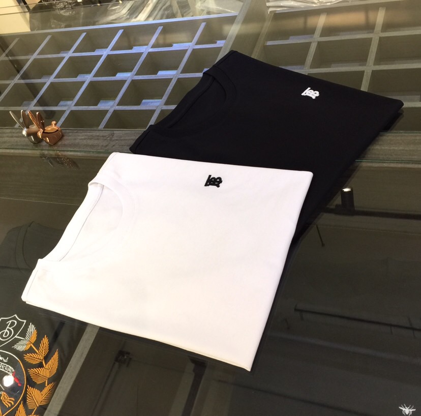 NO:466062,B Home 2025 summer new product, classic and fashionable versatile round neck half-sleeved shirt, woven mercerized cotton fabric, soft and delicate fabric, fine thread splicing!  Basic base shirts are indispensable for men's wardrobes. They can be matched with various clothing anytime and anywhere to meet your daily needs. The fabrics and factories we choose are all used by first-tier brands, and the clothes are designed very atmospheric and fashionable and high-end goods!  Dears, hurry up and buy it!  Black/white!  Size M~XXXL (model/125 catties wear M), alexander wang19860909B家2025夏季新品 经典时尚百搭圆领半袖衫 订织丝光棉面料 面料柔软细腻 精细螺纹拼接！男人的衣柜都少不了基础打底衫 随时随地都可以拿来搭配各种服饰 满足您日常生活需求.我们所选择的面料及工厂都是一线品牌所使用的,衣服设计非常的大气时尚 高档货物！亲们赶紧入手！黑色/白色！尺码M～XXXL（模特/125斤穿M）,,alexander wang,Men's clothing