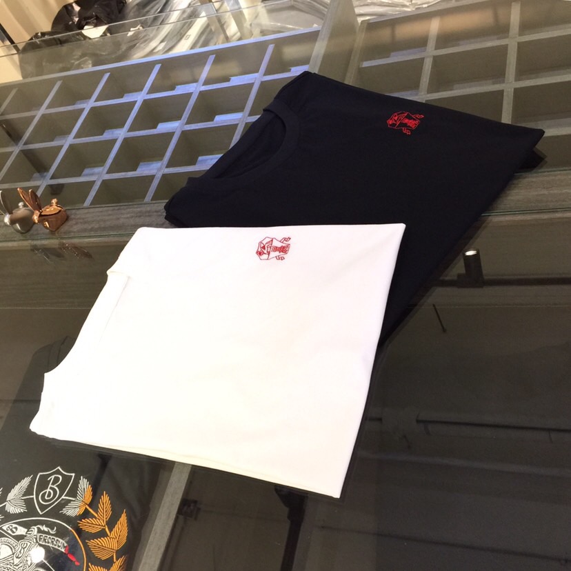 NO:466068,BC Home 2025 summer new product, classic and fashionable versatile round neck half-sleeved shirt, woven mercerized cotton fabric, soft and delicate fabric, fine thread splicing!  Basic base shirts are indispensable for men's wardrobes. They can be matched with various clothing anytime and anywhere to meet your daily needs. The fabrics and factories we choose are all used by first-tier brands, and the clothes are designed very atmospheric and fashionable and high-end goods!  Dears, hurry up and buy it!  Black/white!  Size M~XXXL (model/125 catties wear M), chanel, alexander wang19860909BC家2025夏季新品 经典时尚百搭圆领半袖衫 订织丝光棉面料 面料柔软细腻 精细螺纹拼接！男人的衣柜都少不了基础打底衫 随时随地都可以拿来搭配各种服饰 满足您日常生活需求.我们所选择的面料及工厂都是一线品牌所使用的,衣服设计非常的大气时尚 高档货物！亲们赶紧入手！黑色/白色！尺码M～XXXL（模特/125斤穿M）,,chanel,alexander wang,Men's clothing