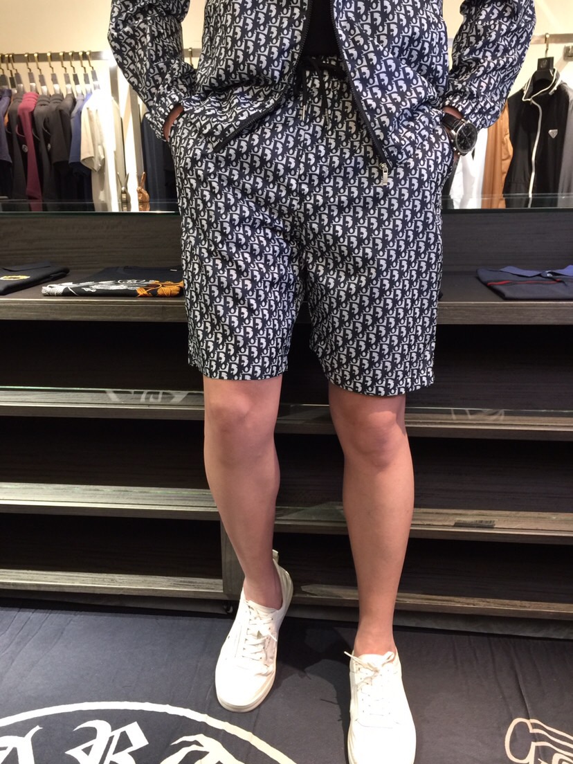 NO:517640,/Sets Details of shorts Dijia 2025 new products, men's summer sports and casual sun protection suits, a combination of hooded long-sleeved jacket and shorts. It is also very practical to wear alone, very smooth and comfortable imported sun protection fabric, 2025 summer series draws inspiration from the collection elements, suitable for wearing multiple ages, and a variety of craftsmanship is integrated, and the details are visible, exquisite and durable!  Size M~XXXL (model/125 catties wear M), dior, shorts, jackets & coats, hats, alexander wang19860909/套 短裤细节迪家2025新品,男士夏季运动休闲防晒服套装,连帽长袖外套和短裤的组合,单穿也很实用,非常顺滑舒适的进口防晒面料,2025夏季系列 典藏元素中汲取灵感,适合多个年龄段穿着,多种工艺融入 细节可见 精致又耐看！尺码M～XXXL（模特/125斤穿M）,,dior,shorts,jackets & coats,hats,alexander wang,Men's clothing