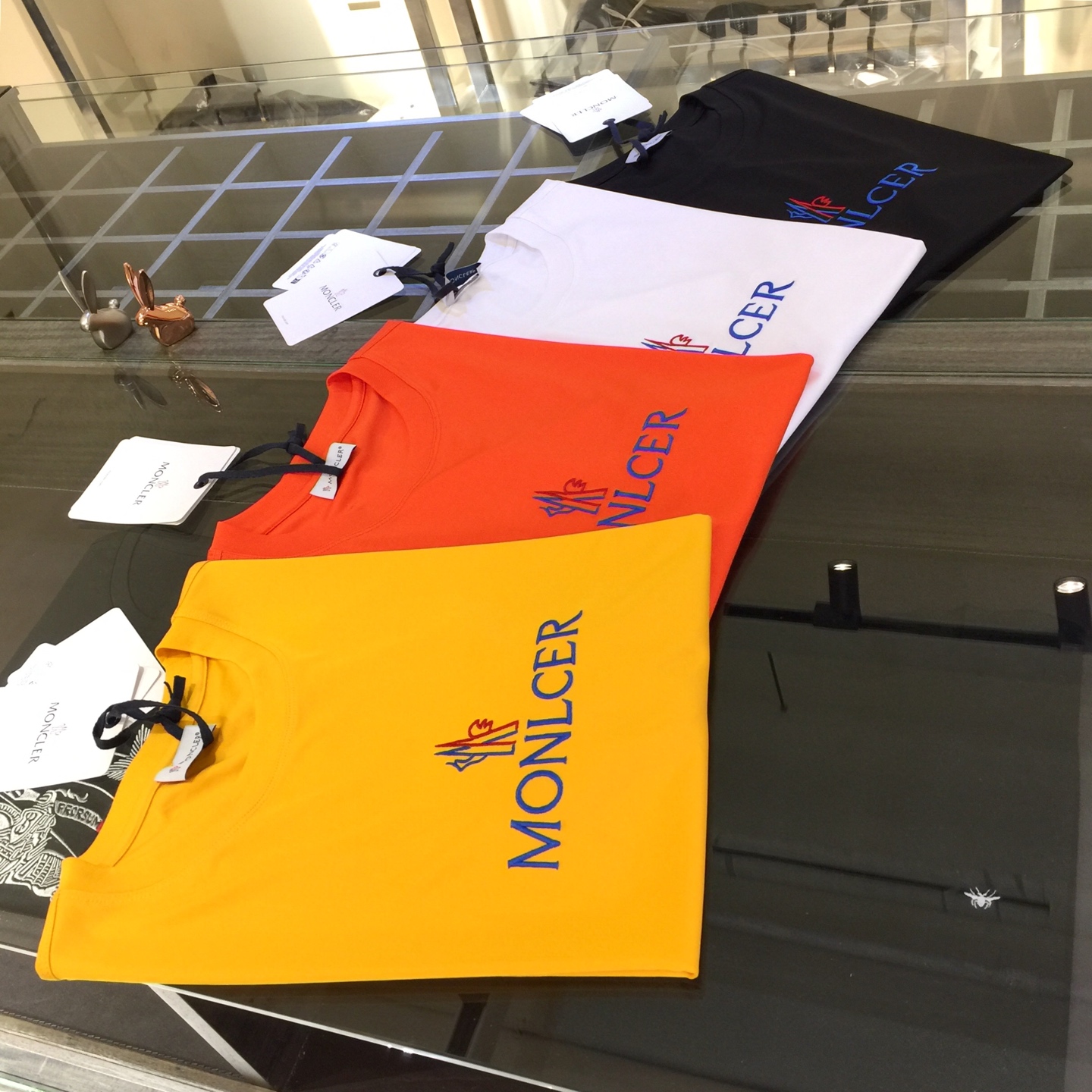 NO:517646,Mo's high-end products!  2025 summer wear new round neck shirt, a brand new concept, a boutique work of fashion tycoon, the fabric is made of top mercerized cotton!  The delicate and smooth texture makes people feel comfortable. Highly recommended. And you can't see such a style outside at all!  It is definitely an eye-catching model that cannot be missed. It shows its fashionable charm and style. It is perfectly matched in terms of color and style. Black/white/orange/yellow!  Size M~XXXL (model/kilogram wear M), alexander wang19860909Mo家高端产物！2025夏装新品圆领衫 全新的概念 时尚大鳄的精品之作,面料采用顶级丝光棉面料！ 细腻柔滑的质感 让人倍感舒适 强烈推荐 而且外面您是根本看不到这样的款式的！绝对是不容错过的吸睛款 尽显时尚魅力风尚不管是从色系还是款式上都是完美搭配.黑色/白色/橙色/黄色！尺码M～XXXL（模特/斤穿M）,,alexander wang,Men's clothing