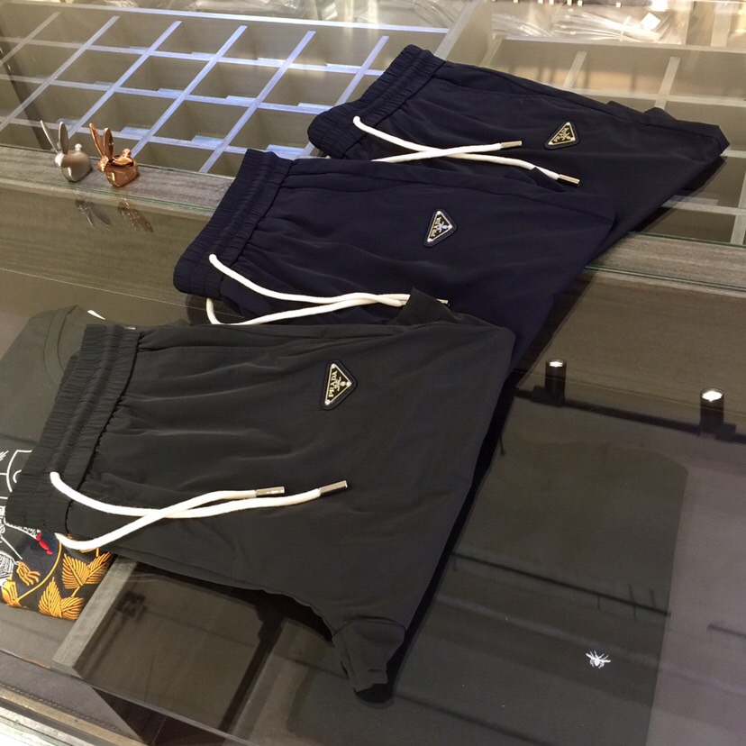 NO:517677,Pjia’s latest summer shorts in 2025. Production from OEM. Elastic waist design casual pants. Custom imported top four-sided elastic fabric. Good comfort. The upper body has no sense of restraint. High-end style, the upper body shows slender legs. It is definitely a rare good product. Black/dark blue/gray!  Size M~4XL (model/125 catties wear M), shorts, alexander wang19860909P家2025夏季最新款短裤.代工厂出品.松紧腰设计休闲裤 定制进口顶级四面弹面料.舒适度佳.上身毫无束缚感.高版型、上身显腿修长.绝对是不可多得的好货.黑色/深蓝色/灰色！尺码M～4XL（模特/125斤穿M）,,shorts,alexander wang,Men's clothing