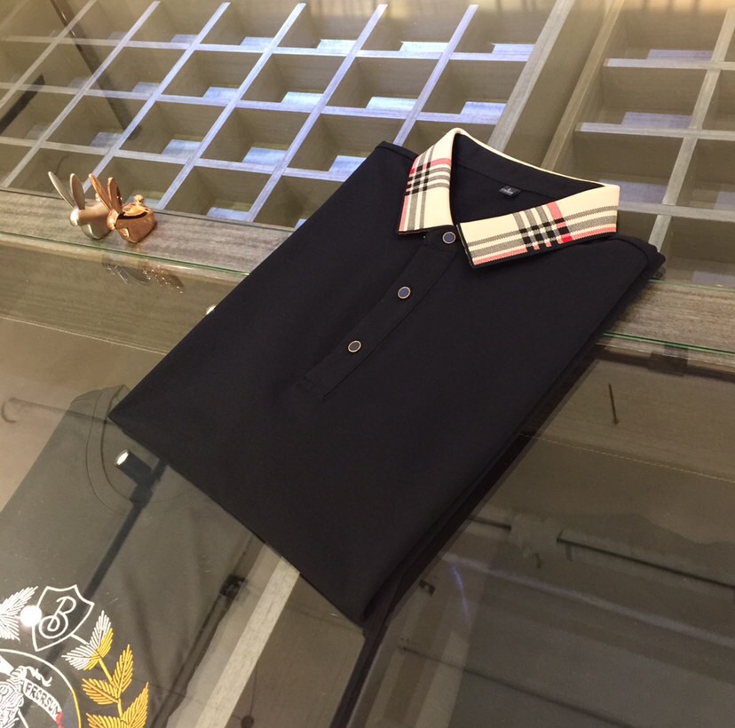 NO:494037,B's big recommendation!  The latest series of 2025AW, versatile commuting at work, elegant design, a must-have for business elites!  It uses imported double mercerated bead floor cotton fabric. Wen Ru is soft, delicate and soft. The upper body is naturally comfortable. The lapel business casual slim fit can be worn both in business and leisure. It highlights the overall styling and slim feel. The overall craftsmanship line is really impeccable. This kind of lapel fashion adds points to urban fashion people and has a more gentlemanly charm!  Black/white/dark blue!  Size M~XXXL (model 175/125 catties wear M), alexander wang19860909B家重磅推荐！2025AW最新系列 上班通勤百搭 富于优雅的设计感 商务精英必备！采用进口双丝光珠地棉面料 温儒柔软 细腻柔软 上身自然是舒适 翻领商务休闲修身款 无论是商务还是休闲时候都可穿搭 非常的凸显整体的造型感以及修身上身感 整体的工艺车线真的是无可挑剔的 这样的一款翻领时装 无不为都市时尚人士加分 更加的绅士韵味十足范！黑色/白色/深蓝色！尺码M～XXXL（模特175/125斤穿M）,,alexander wang,Men's clothing