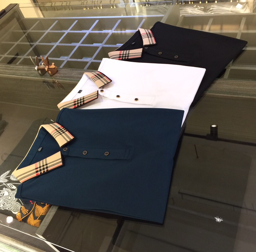 NO:514732,B's big recommendation!  The latest series of 2025AW, versatile commuting at work, elegant design, a must-have for business elites!  It uses imported double mercerated bead floor cotton fabric. Wen Ru is soft, delicate and soft. The upper body is naturally comfortable. The lapel business casual slim fit can be worn both in business and leisure. It highlights the overall styling and slim feel. The overall craftsmanship line is really impeccable. This kind of lapel fashion adds points to urban fashion people and has a more gentlemanly charm!  Black/white/dark blue!  Size M~XXXL (model/125 catties wear M), alexander wang19860909B家重磅推荐！2025AW最新系列 上班通勤百搭 富于优雅的设计感 商务精英必备！采用进口双丝光珠地棉面料 温儒柔软 细腻柔软 上身自然是舒适 翻领商务休闲修身款 无论是商务还是休闲时候都可穿搭 非常的凸显整体的造型感以及修身上身感 整体的工艺车线真的是无可挑剔的 这样的一款翻领时装 无不为都市时尚人士加分 更加的绅士韵味十足范！黑色/白色/深蓝色！尺码M～XXXL（模特/125斤穿M）,,alexander wang,Men's clothing