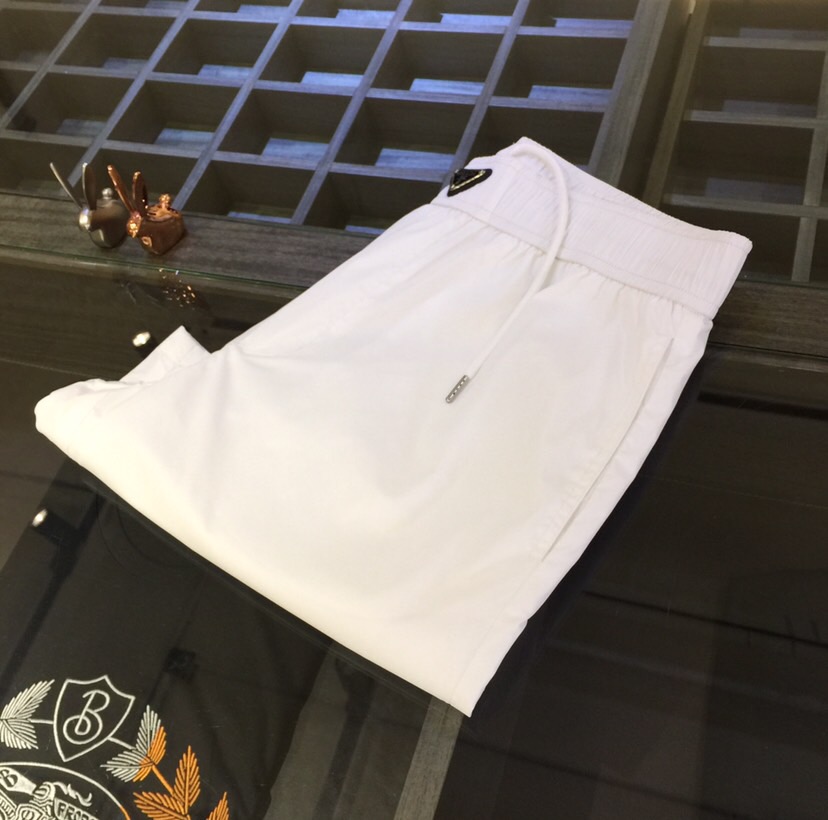 NO:432955,Pjia’s latest summer shorts in 2025. Production from OEM. Elastic waist design casual pants. Custom imported top four-sided elastic fabric. Good comfort. There is no sense of restraint on the upper body. High-end style, and the upper body makes the legs look slender. It is definitely a rare good product. White!  Size M~XXXL (model/kilogram wear M), shorts, alexander wang19860909P家2025夏季最新款短裤.代工厂出品.松紧腰设计休闲裤 定制进口顶级四面弹面料.舒适度佳.上身毫无束缚感.高版型、上身显腿修长.绝对是不可多得的好货.白色！尺码M～XXXL（模特/斤穿M）,,shorts,alexander wang,Men's clothing