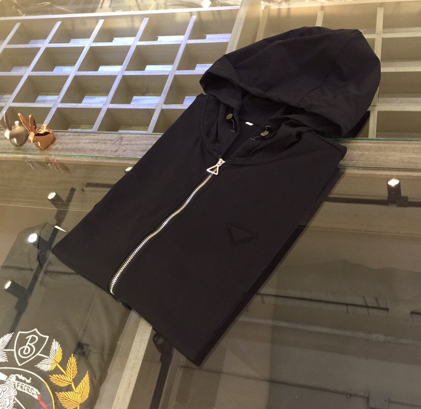 NO:432928,P Home 2025 Summer Latest Release of Short Sleeve Hooded Zipper Cardigan!  Technology polyester fiber mercerized fabric, breathable, comfortable, delicate and soft, all original and customized fabrics and accessories, low-key and high-end!  High-quality shipment, fashionable and stylish upper body!  Size M~XXXL (model/125 catties wear M), T-shirt,hats,alexander wang19860909P家2025夏季最新发布短袖连帽拉链开衫！科技聚酯纤维丝光面料,透气舒适细腻柔软,面料,辅料全部原版定制出品,低调高端！高品质出货,上身时尚有型！尺码M～XXXL（模特/125斤穿M）,,T-shirt,hats,alexander wang,Men's clothing