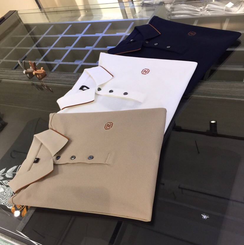 NO:439714,Ze Fat Brother Gospel Summer New Product, Snap All Versions in a flash!  Classic and fashionable versatile lapel short sleeves, customized mulberry silk silk silk cotton fabric, imported original starting yarn, soft and delicate fabric, basic base shirts are indispensable for men's wardrobe. They can be matched with various clothing anytime and anywhere to meet your daily life needs. The fabrics and factories we choose are all used by first-tier brands, so we recommend buying them!  Dark blue/white/khaki!  Size M~4XL (model/125 catties wear M), T-shirt, alexander wang19860909Ze家胖哥哥福音夏季新品 秒杀一切版本！经典时尚百搭翻领短袖 订制桑蚕丝丝光棉面料 进口原版起脚天丝纱线 面料柔软细腻 男人的衣柜都少不了基础打底衫 随时随地都可以拿来搭配各种服饰 满足您日常生活需求.我们所选择的面料及工厂都是一线品牌所使用的,推荐入手！深蓝色/白色/卡其色！尺码M～4XL（模特/125斤穿M）,,T-shirt,alexander wang,Men's clothing