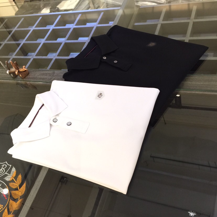 NO:439767,LP Home has the latest release of short-sleeved lapel shirt in summer 2025!  High-end mercerized bead floor cotton fabric, breathable, comfortable, delicate and soft, all original customized products, and chest brand logo design!  High-end quality!  High-quality shipment, fashionable and stylish upper body!  Black/white!  Size M~XXXL (model/125 catties wear M), loro piana, T-shirt, alexander wang19860909LP家2025夏季最新发布短袖翻领衫！高档丝光珠地棉面料,透气舒适细腻柔软,面料,辅料全部原版定制出品,胸前品牌Logo设计！品质高端！高品质出货,上身时尚有型！黑色/白色！尺码M～XXXL（模特/125斤穿M）,,loro piana,T-shirt,alexander wang,Men's clothing