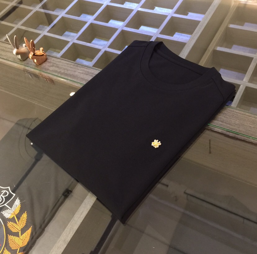 NO:498993,Dijia 2025 summer new model is released!  24k gold deep-sea pancakes, almost 0 after-sales rate. I can guarantee that this is the most comfortable fabric this summer. Process flow, pure copper, casting, mold opening, polishing, electroplating, gilding 24k electroplating, hand-drawing, pointing the water rhombus one by one!  Concave and convex process world concave and convex mold, high-temperature molding is applied. Make ready-made garments, cut pieces to make three-dimensional concave and convex, and make the outline of the spider's avatar!  Imported silicone filling!  Imported Pun Nur is added behind!  The fabric is imported from the United States. 80 double-strand SUPIMA cotton. The feel of this fabric is definitely not inferior to that of big-name luxury goods. The T-shirts in your wardrobe will definitely not have the feel of me!  Color black white Size S~4XL (standard version model/125 catties wear M size, maximum wear 210 catties), dior,tees, t-shirt,alexander wang19860909迪家2025夏季新款发布！24k金深海碟贝 几乎0售后率 我敢保证这是今年夏季最舒服的面料 工艺流程 纯铜 铸件 开模 抛光 电镀鎏金24k电镀,在用手工点钻一粒一粒把水钻点上！ 凹凸流程天地凹凸模具,注胶高温定型. 制作成衣 裁片做立体凹凸 做出蜘蛛头像的轮廓！进口硅胶填充！后面加上进口布泊！ 面料来自美国进口SUPIMA棉80支双股 这个面料的手感绝对不输大牌奢侈品 你衣柜里以内的T恤绝对不会有我这个手感！ 颜色黑色 白色 尺码S～4XL（标准版型 模特/125斤穿M码,最大可穿210斤）,,dior,tees，t-shirt,alexander wang,Men's clothing