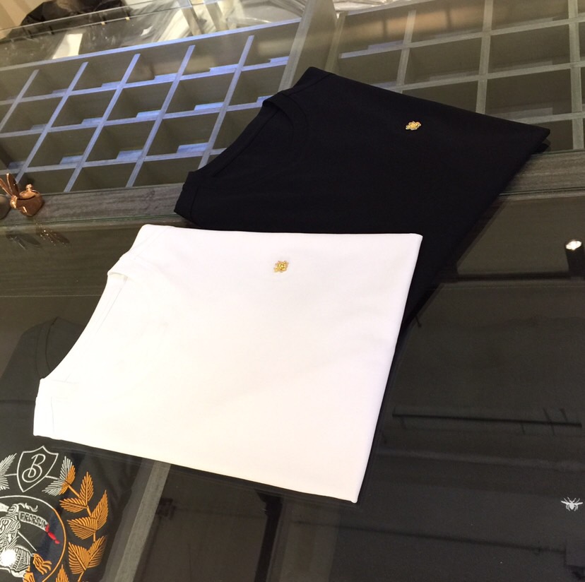 NO:439802,Dijia 2025 summer new model is released!  24k gold deep-sea pancakes, almost 0 after-sales rate. I can guarantee that this is the most comfortable fabric this summer. Process flow, pure copper, casting, mold opening, polishing, electroplating, gilding 24k electroplating, hand-drawing, pointing the water rhombus one by one!  Concave and convex process world concave and convex mold, high-temperature molding is applied. Make ready-made garments, cut pieces to make three-dimensional concave and convex, and make the outline of the spider's avatar!  Imported silicone filling!  Imported Pun Nur is added behind!  The fabric is imported from the United States. 80 double-strand SUPIMA cotton. The feel of this fabric is definitely not inferior to that of big-name luxury goods. The T-shirts in your wardrobe will definitely not have the feel of me!  Color black white Size S~4XL (standard version model/125 catties wear M size, maximum wear 210 catties), dior,tees, t-shirt,alexander wang19860909迪家2025夏季新款发布！24k金深海碟贝 几乎0售后率 我敢保证这是今年夏季最舒服的面料 工艺流程 纯铜 铸件 开模 抛光 电镀鎏金24k电镀,在用手工点钻一粒一粒把水钻点上！ 凹凸流程天地凹凸模具,注胶高温定型. 制作成衣 裁片做立体凹凸 做出蜘蛛头像的轮廓！进口硅胶填充！后面加上进口布泊！ 面料来自美国进口SUPIMA棉80支双股 这个面料的手感绝对不输大牌奢侈品 你衣柜里以内的T恤绝对不会有我这个手感！ 颜色黑色 白色 尺码S～4XL（标准版型 模特/125斤穿M码,最大可穿210斤）,,dior,tees，t-shirt,alexander wang,Men's clothing