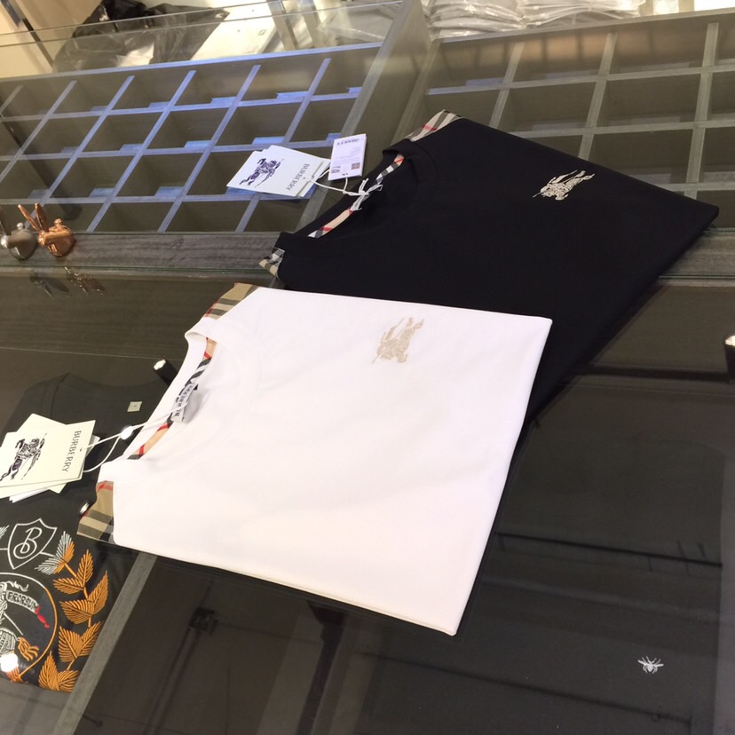 NO:486128,High-end products of B Family!  2025 summer wear new round neck shirt, a brand new concept, a boutique work of fashion tycoon, the fabric is made of top mercerized cotton!  Two-shoulder plaid splicing design!  The delicate and smooth texture makes people feel comfortable. Highly recommended. And you can't see such a style outside at all!  It is definitely an eye-catching model that cannot be missed. It shows its fashionable charm and style. It is perfectly matched in terms of color and style. Black/white!  Size M~XXXL (model/125 catties wear M), alexander wang19860909B家高端产物！2025夏装新品圆领衫 全新的概念 时尚大鳄的精品之作,面料采用顶级丝光棉面料！ 两肩格纹拼接设计！细腻柔滑的质感 让人倍感舒适 强烈推荐 而且外面您是根本看不到这样的款式的！绝对是不容错过的吸睛款 尽显时尚魅力风尚不管是从色系还是款式上都是完美搭配.黑色/白色！尺码M～XXXL（模特/125斤穿M）,,alexander wang,Men's clothing