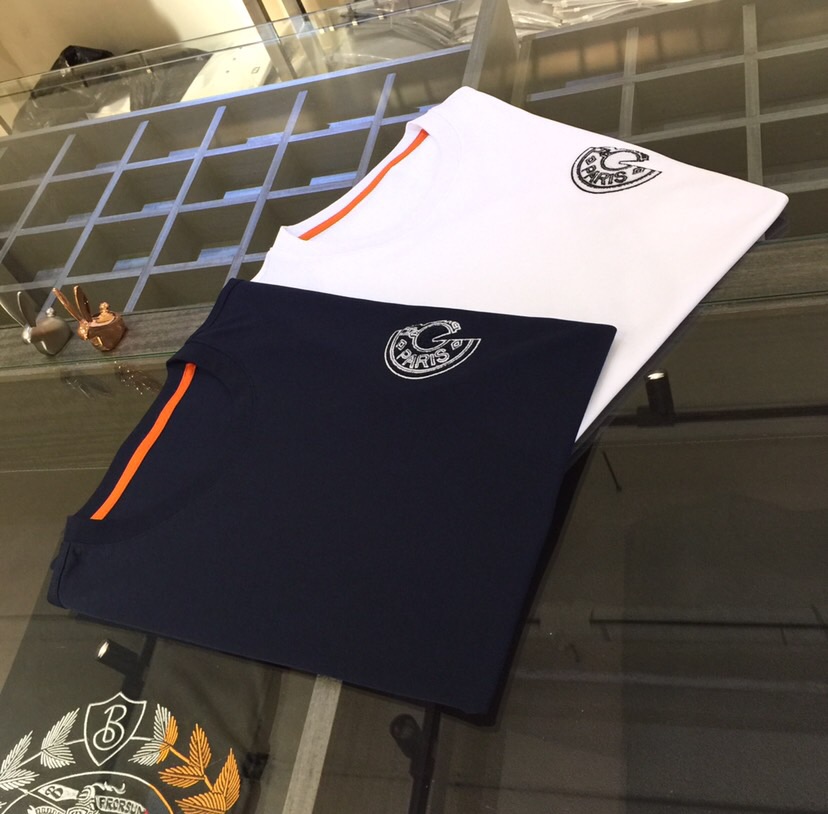 NO:448858,Hjia 2025 summer new product, instantly kill all versions!  Classic and fashionable versatile round neck short sleeves, exquisite flocking badge embroidery design on the chest!  Customized mulberry silk ten-silk super soft fabric. Basic base shirts are indispensable for men's wardrobes. They can be matched with various clothing anytime and anywhere to meet your daily needs. The fabrics and factories we choose are all used by first-tier brands, so we recommend buying them!  Black/white!  Size M~XXXL (model/125 catties wear M), T-shirt, alexander wang19860909H家2025夏季新品 秒杀一切版本！经典时尚百搭圆领短袖 胸前精美植绒徽章刺绣设计！订制桑蚕丝天丝超柔软面料 男人的衣柜都少不了基础打底衫 随时随地都可以拿来搭配各种服饰 满足您日常生活需求.我们所选择的面料及工厂都是一线品牌所使用的,推荐入手！黑色/白色！尺码M～XXXL（模特/125斤穿M）,,T-shirt,alexander wang,Men's clothing