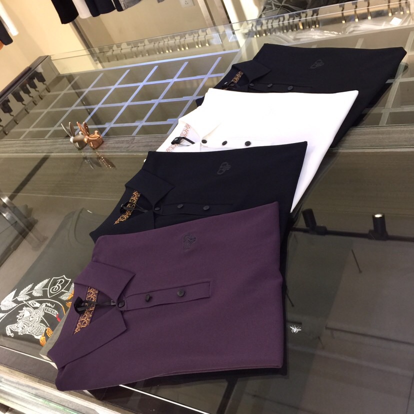 NO:448888,The gospel of Fat Brother Dijia!  The latest series of 2025AW, versatile commuting at work, elegant design, a must-have for business elites!  Use high-weight mulberry silk Yilit blended knitted foot cloth fabric!  Wen Ru is soft, delicate and soft, and the upper body is naturally comfortable. The lapel is a business casual slim fit. It can be worn in both business and leisure, which highlights the overall styling and slim body feel. The overall craftsmanship line is really impeccable. This kind of fashion adds points to urban fashion people and has a more gentlemanly charm!  Black/white/dark blue/purple!  Size M~4XL (model/125 catties wear M), dior, alexander wang19860909迪家胖哥哥福音重磅推荐！2025AW最新系列 上班通勤百搭 富于优雅的设计感 商务精英必备！采用高克重桑蚕丝伊力特混纺针织起脚布面料！温儒柔软 细腻柔软 上身自然是舒适 翻领商务休闲修身款 无论是商务还是休闲时候都可穿搭 非常的凸显整体的造型感以及修身上身感 整体的工艺车线真的是无可挑剔的 这样的一款时装 无不为都市时尚人士加分 更加的绅士韵味十足范！黑色/白色/深蓝色/紫色！尺码M～4XL（模特/125斤穿M）,,dior,alexander wang,Men's clothing