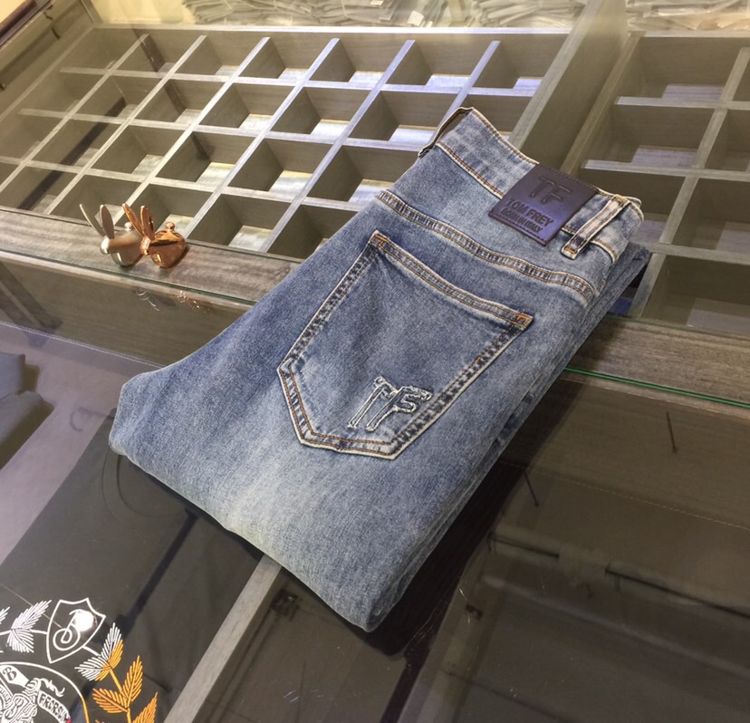 NO:486143,TF high-end series of trade channel goods!  European custom version 2025 summer new jeans, the upper body effect is great, original hardware!  Fashionable and stylish. The fabric is pure cotton denim with micro elasticity, comfortable and breathable. It cannot pill. The latest element design in 25 years and the selection of hardware are also selected. The cool men in magazines wear casual shirts and cool casual shoes. They are full of vitality and youthful style. Even if they are older, they are perfectly competent. They are really casual and masculine!  Size 32~3837.,,tom ford,jeans,alexander wang19860909TF高端系列贸易渠道货！欧洲定制版 2025夏季新款牛仔裤 上身效果非常的棒 原版五金！时尚而有型 面料是纯棉牛仔布 带微弹性 舒适透气 不会起球 25年最新元素设计 以及五金的选材上也都是精选高等级五金 喜爱杂志中酷酷的男人 穿着休闲衬衣 搭配酷酷休闲鞋 一身活力四射的青春范 即使年纪大点此款也完全可以胜任 真是怎么搭怎么率性男人味十足！尺码32～3837.,,tom ford,jeans,alexander wang,Men's clothing