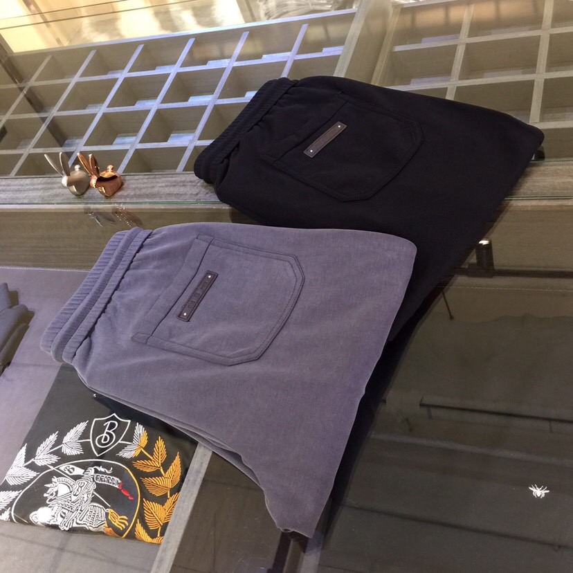 NO:486151,B Family 2025 summer new model. Production from OEM. Elastic waist casual pants. Custom imported top-grade silk cotton blend fabric. Good comfort. There is no sense of restraint on the upper body. High-end style, and the upper body makes the legs look slender. It is definitely a rare good product. Black/gray!  Size 30~3837. (Model/125 catties wear 30), alexander wang19860909B家2025夏季新款.代工厂出品.松紧腰休闲裤 定制进口顶级丝绵混纺面料.舒适度佳.上身毫无束缚感.高版型、上身显腿修长.绝对是不可多得的好货.黑色/灰色！尺码30～3837.（模特/125斤穿30）,,alexander wang,Men's clothing