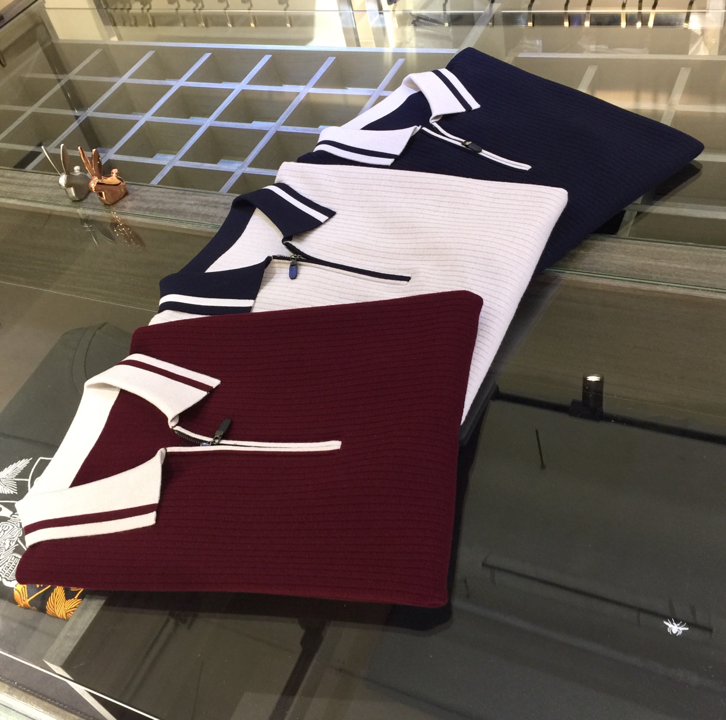 NO:517716,A home 2025 early autumn new half-sleeved lapel zipper sweater, high-quality wool mulberry silk blend material!  High quality is naturally everyone’s first choice. Vertical striped crochet texture design!  Luxury temperament!  The upper body is invincible and soft, caring for your skin. It is soft and comfortable. It is very warm. The upper body is excellent. It is a must-have for urban casual business!  Dark blue/grey/burgundy!  Size M~XXXL (model 175/125 catties wear M), sweaters, alexander wang19860909A家2025早秋新款半袖翻领拉链毛衣 上等绵羊毛桑蚕丝混纺材质！高品质自然是大家的首选 竖条纹钩织纹理设计！奢华气质！上身无敌柔软 呵护着您的肌肤. 柔软舒适.非常保暖.上身效果超棒. 都市休闲商务必备款！深蓝色/灰色/酒红色！尺码M～XXXL（模特175/125斤穿M）,,sweaters,alexander wang,Men's clothing