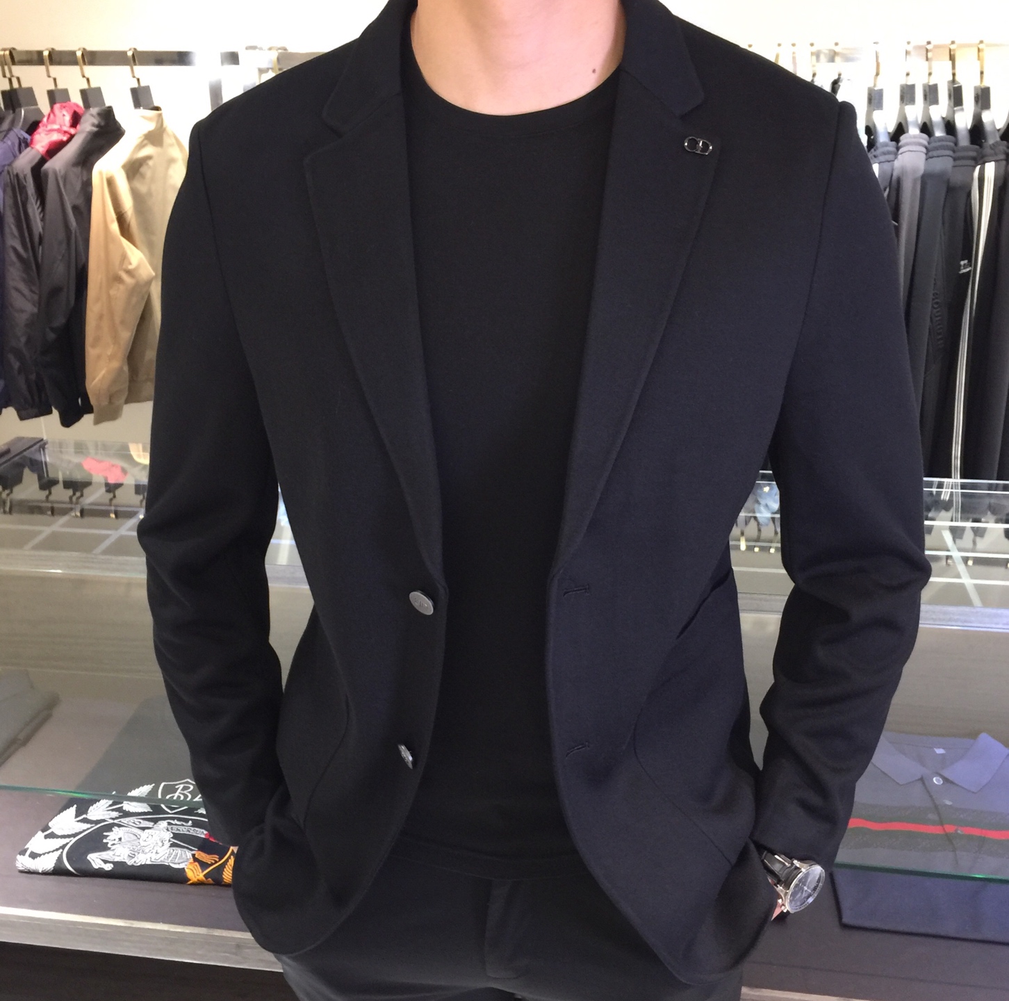 NO:517739,Dijia 2025ss autumn and winter new style, high-end customization, business-style eternal suit style, classic suit collar, 2 buckles, slightly zipped waist, the simplest commuting and casual design!  This model is mainly made of a firm knitted commuter outfit, which is elegant and decent, and highlights the exquisiteness in a casual manner. It feels skin-friendly, delicate and comfortable, soft and breathable, with a strong texture and a strong sense of class. Classic and not picky, the color used in men's wardrobe is simple and generous, easy to wear but not picky, and the quality can definitely stand the test. Size M~XXXL (model 175/125 jin wearing M), dior, business suit, alexander wang19860909迪家2025ss秋冬新款 高级定制 商务风永恒的西装版型 经典西装领,2粒扣,腰部微收,最为简约通勤与休闲设计！这款主打的是坚挺的针织面料通勤装,大气得体,随意中凸显精致.手感亲肤 细腻舒适 柔软透气,质感超强,档次感强.经典不挑人,男士衣橱专用的颜色 简单大方,好穿不挑人,品质绝对经得起考验.尺码M～XXXL（模特175/125斤穿M）,,dior,business suit,alexander wang,Men's clothing