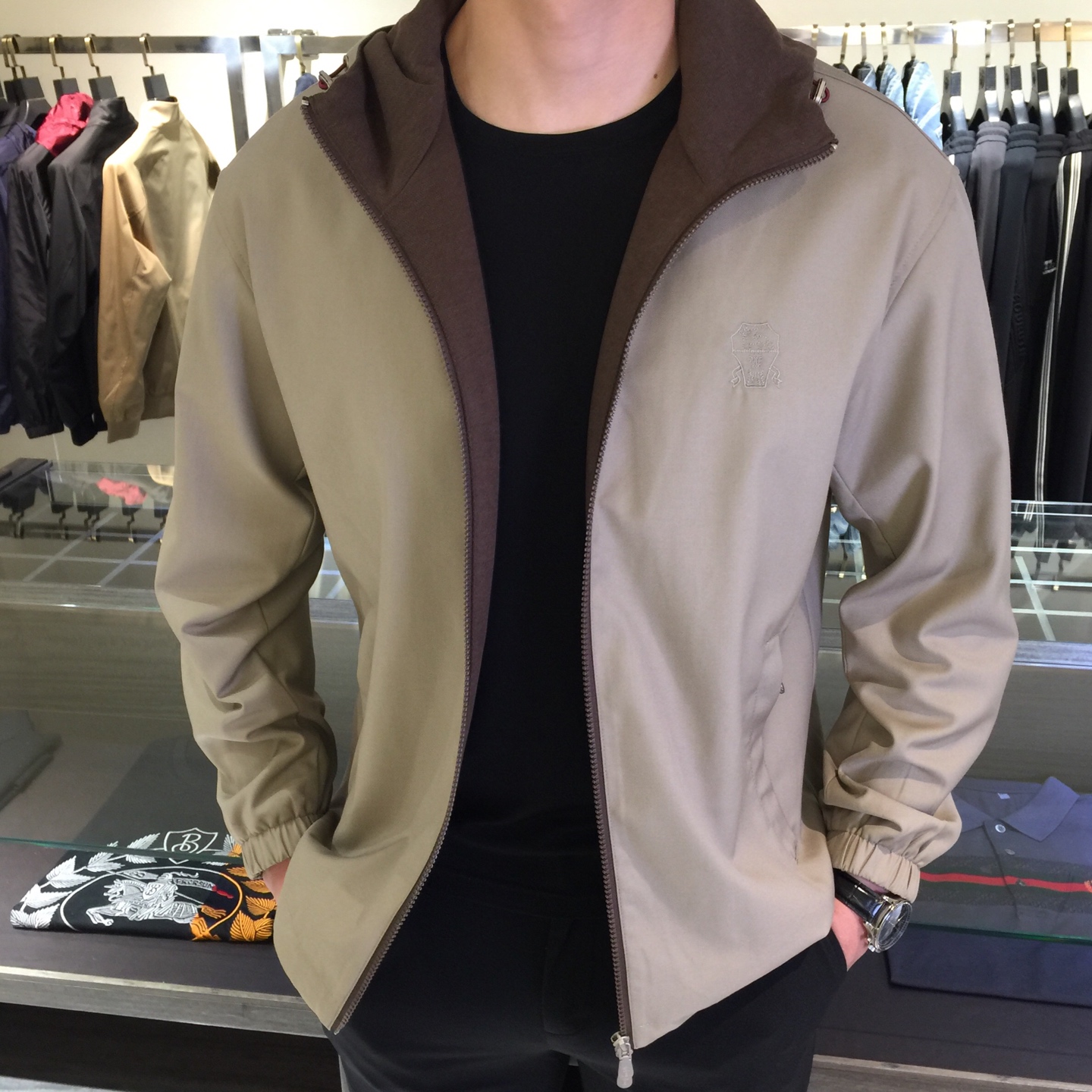 NO:517745,BC Home 2025 autumn and winter new jacket is definitely a casual and business item. The fabric is comfortable and you will be well protected in the changing seasons!  There are no too many complex colors, and the quality and status are highlighted in low-key. There are many surprises in the details. Jackets with super high grades and specifications are popular products that loyal fans cannot miss!  Made of classic tech fiber nylon material, it has a silky smooth effect. It is simple and easy to match, and it is very handsome!  It is recommended that all men must have this item!  It would be a pity to miss it!  Dark blue/khaki!  Size M~XXXL (model 175/125 catties wear M), chanel, jackets & coats, jackets & coats, alexander wang19860909BC家2025秋冬新款外套,绝对是一款休闲与商务范并存的单品,面料舒适,在多变季节护你周全！没有过多复杂的配色,低调中彰显品质与地位.细节处惊喜连连.档次与规格超高的夹克外套,忠实粉丝不可错过的人气产物！采用经典的科技纤维尼龙材质打造,有着丝质般光滑的效果.简约易搭配,帅气十足！推荐全员男士务必人手这款单品！错过绝对会相当遗憾！深蓝色/卡其色！尺码M～XXXL（模特175/125斤穿M）,,chanel,jackets & coats,jackets & coats,alexander wang,Men's clothing