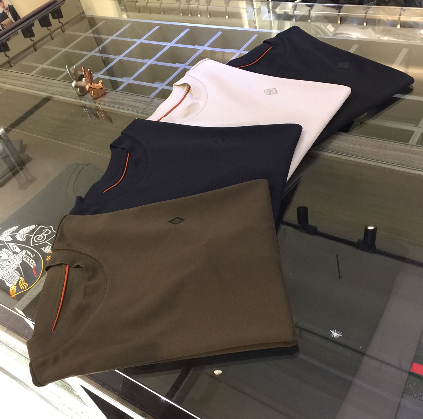 NO:521178,LP Fat Brother Gospel New Products in Fat and Winter Classic Fashionable and versatile Micro High Neck Long Sleeve Shirt Ordered Fabric (Fleece High-Stretch Modal Mercerated Cotton) Fabric Soft and Delicate, Exquisite Three-dimensional Ironing Logo on the chest!  Basic base shirts are indispensable for men's wardrobes. They can be matched with various clothing anytime and anywhere to meet your daily needs. The fabrics and factories we choose are all used by first-tier brands, and the clothes are designed very atmospheric and fashionable and high-end goods!  Dears, hurry up and buy it!  Black/Apricot/Dark Blue/Dark Green!  Size M~4XL (model/125 catties wear M), loro piana, alexander wang19860909LP家胖哥哥福音秋冬新品 经典时尚百搭微高领长袖衫 订织面料（抓绒高支莫代尔丝光棉）面料柔软细腻 胸前精美立体烫压Logo！男人的衣柜都少不了基础打底衫 随时随地都可以拿来搭配各种服饰 满足您日常生活需求.我们所选择的面料及工厂都是一线品牌所使用的,衣服设计非常的大气时尚 高档货物！亲们赶紧入手！黑色/杏色/深蓝色/深绿色！尺码M～4XL（模特/125斤穿M）,,loro piana,alexander wang,Men's clothing