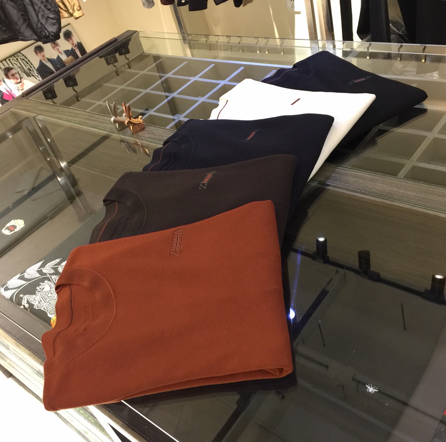 NO:545248,Ze Fat Brother Gospel 1975AW autumn and winter latest Tiansi sweater series, versatile and basic style for commuting to work, round neck design!  A must-have for business elites. It uses Tiansi Mulberry Silk Wool fabric. Wenru soft, delicate and soft. Wear it alone in spring and autumn, and base it in winter!  The upper body is naturally comfortable. The business and casual slim fit can be worn in both business and leisure!  The overall craftsmanship line is really impeccable!  Versatile!  Black/white/dark blue/dark brown/brick red!  Size M～4XL (model/catties wear M), sweaters, alexander wang19860909Ze家胖哥哥福音1975AW秋冬最新天丝毛衣系列 上班通勤百搭基本款 圆领设计！商务精英必备 采用天丝桑蚕丝羊毛面料 温儒柔软 细腻柔软 春秋单穿、冬天打底！上身自然是舒适 商务休闲修身款 无论是商务还是休闲时候都可穿搭配！整体的工艺车线真的是无可挑剔的！百搭！黑色/白色/深蓝色/深咖色/砖红色！尺码M～4XL（模特/斤穿M）,,sweaters,alexander wang,Men's clothing