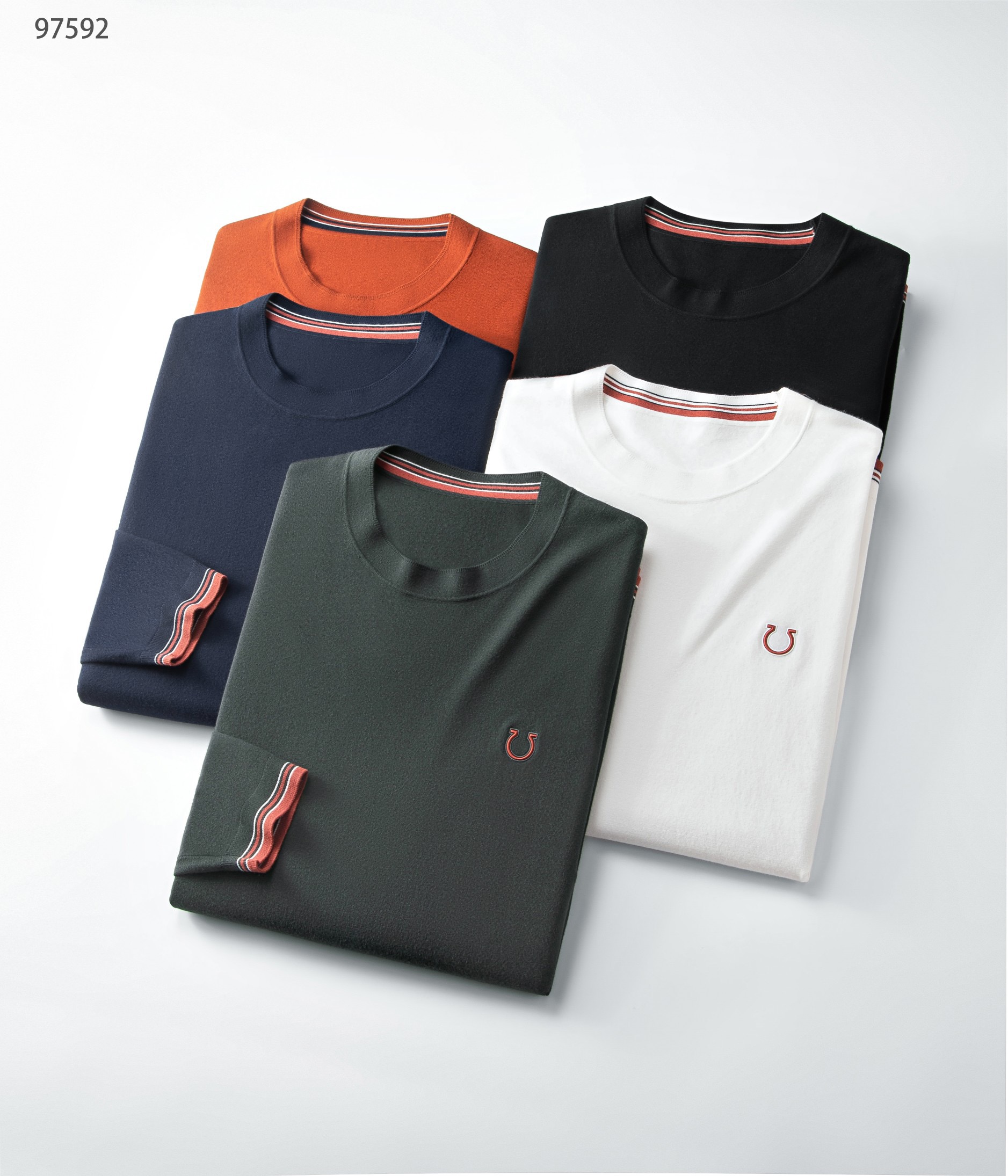 NO:545300,The Gospel of Fat Brother of the Fila Family 1975AW autumn and winter latest Tiansi sweater series, versatile and basic style for commuting to work, round neck design!  A must-have for business elites. It uses Tiansi Mulberry Silk Wool fabric. Wenru soft, delicate and soft. Wear it alone in spring and autumn, and base it in winter!  The upper body is naturally comfortable. The business and casual slim fit can be worn in both business and leisure!  The overall craftsmanship line is really impeccable!  Versatile!  Black/white/dark blue/dark green/brick red!  Size M～4XL (model/catties wear M), sweaters, alexander wang19860909菲拉家胖哥哥福音1975AW秋冬最新天丝毛衣系列 上班通勤百搭基本款 圆领设计！商务精英必备 采用天丝桑蚕丝羊毛面料 温儒柔软 细腻柔软 春秋单穿、冬天打底！上身自然是舒适 商务休闲修身款 无论是商务还是休闲时候都可穿搭配！整体的工艺车线真的是无可挑剔的！百搭！黑色/白色/深蓝色/暗绿色/砖红色！尺码M～4XL（模特/斤穿M）,,sweaters,alexander wang,Men's clothing