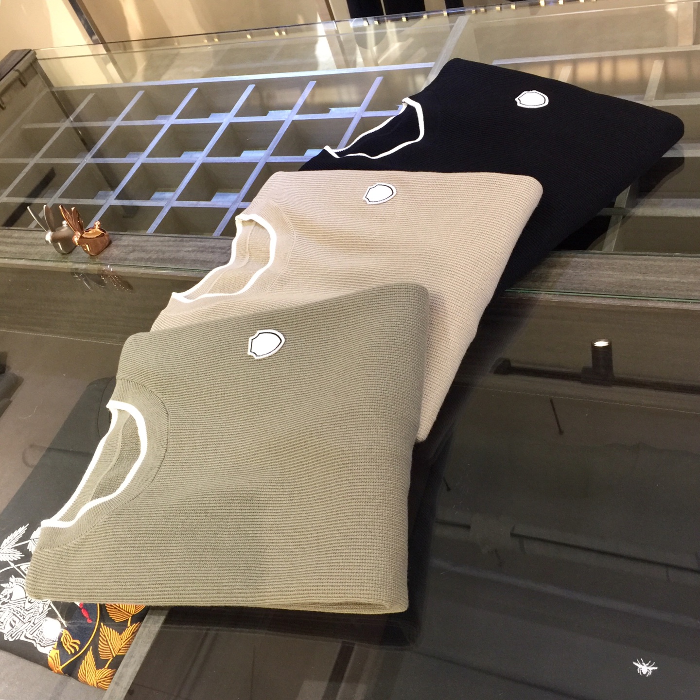 NO:545254,BC Home 2025 autumn and winter new sweater made of Tasmanian wool blend. High quality is naturally everyone's first choice. Simple but not simple. The upper body is invincible and soft, caring for your skin. Soft and comfortable. Thick and warm, and the upper body is excellent. A must-have for urban casual business!  Black/card color/green!  Size M~XXXL (model/125 catties wear M), chanel, sweaters, alexander wang19860909BC家2025秋冬新款毛衣 塔斯马尼亚羊毛混纺制成.高品质自然是大家的首选 简约但不简单. 上身无敌柔软 呵护着您的肌肤. 柔软舒适.厚实保暖,上身效果超棒. 都市休闲商务必备款！黑色/卡色/绿色！尺码M～XXXL（模特/125斤穿M）,,chanel,sweaters,alexander wang,Men's clothing